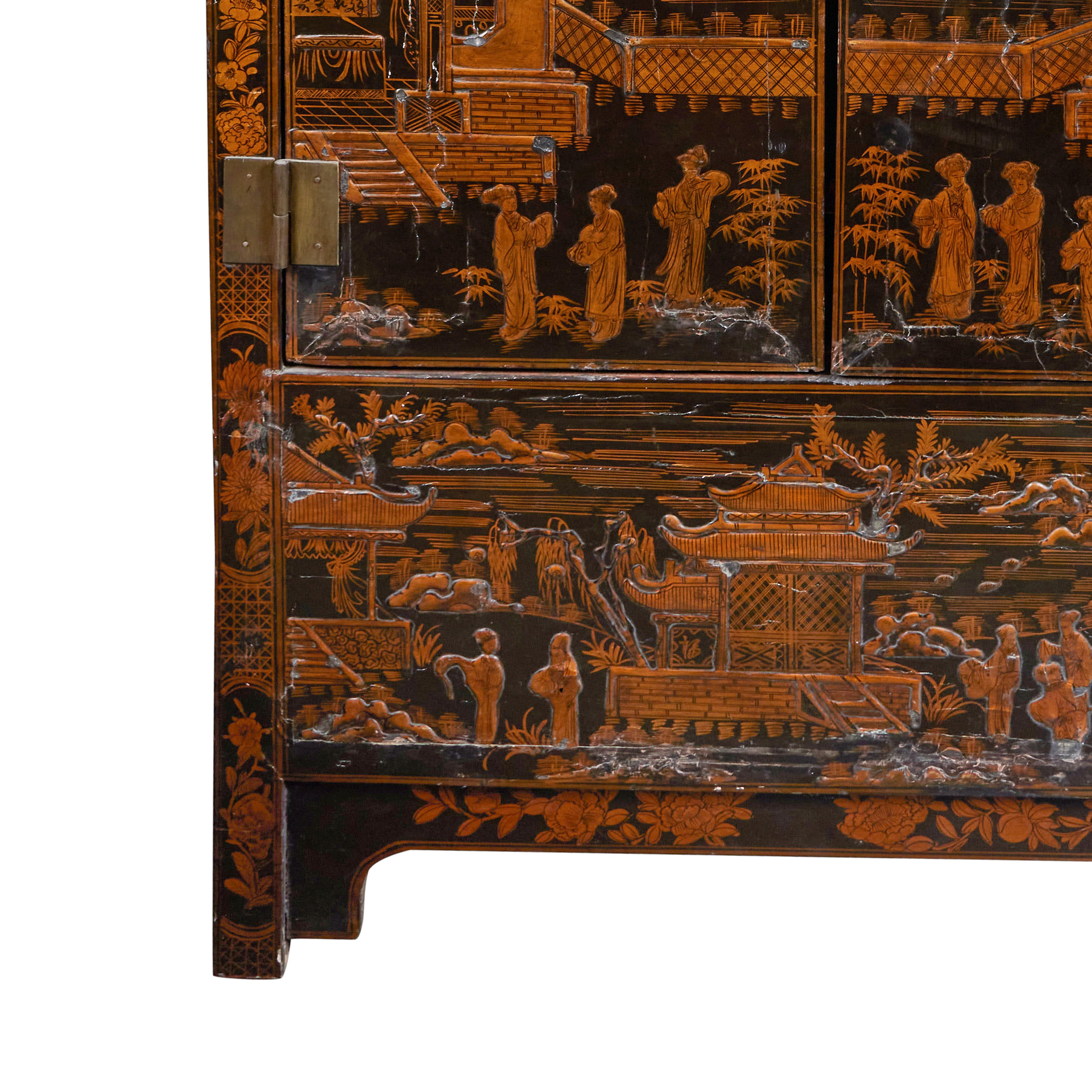 Early 20th Century Chinoiserie Lacquered Cabinet For Sale