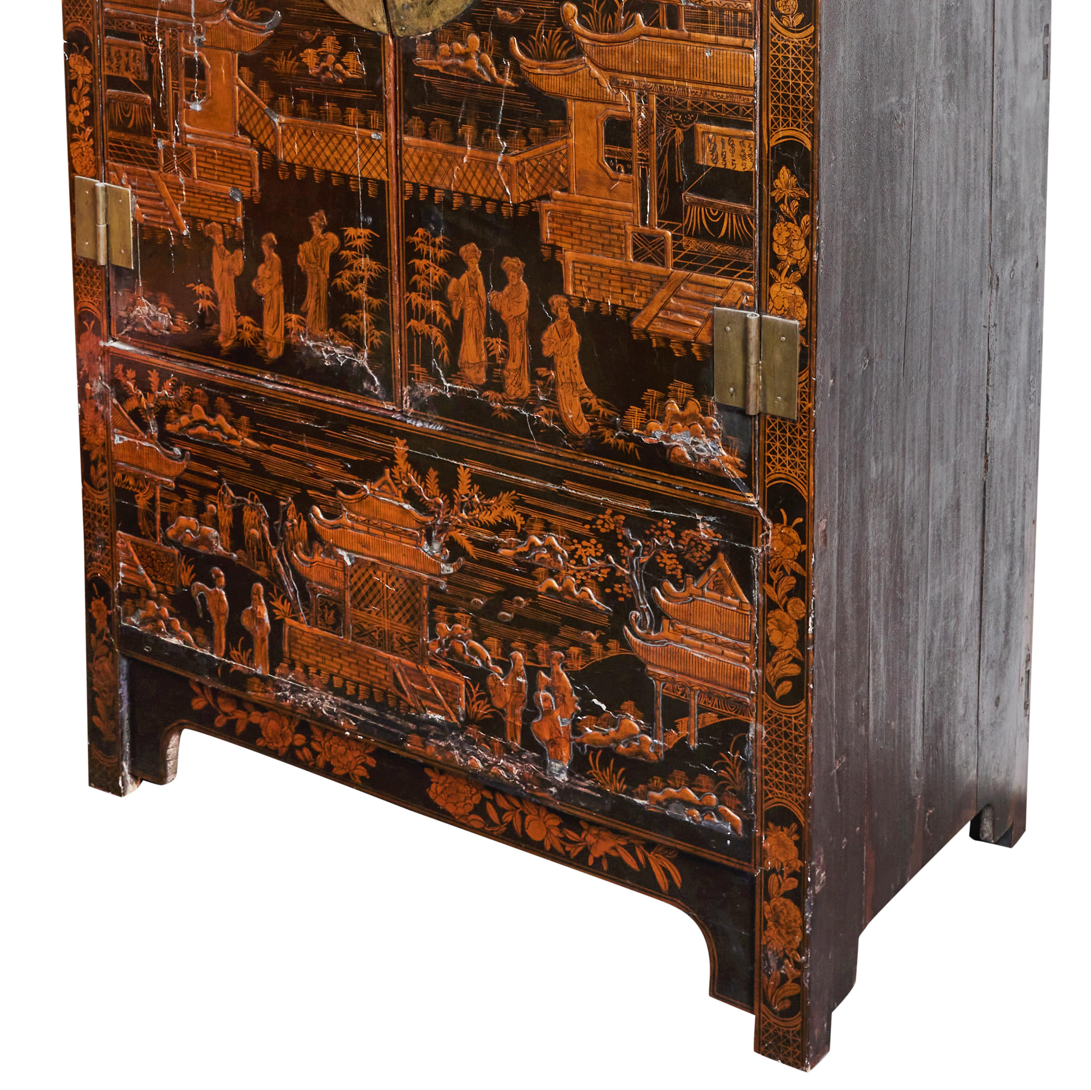 Chinoiserie Lacquered Cabinet For Sale 1
