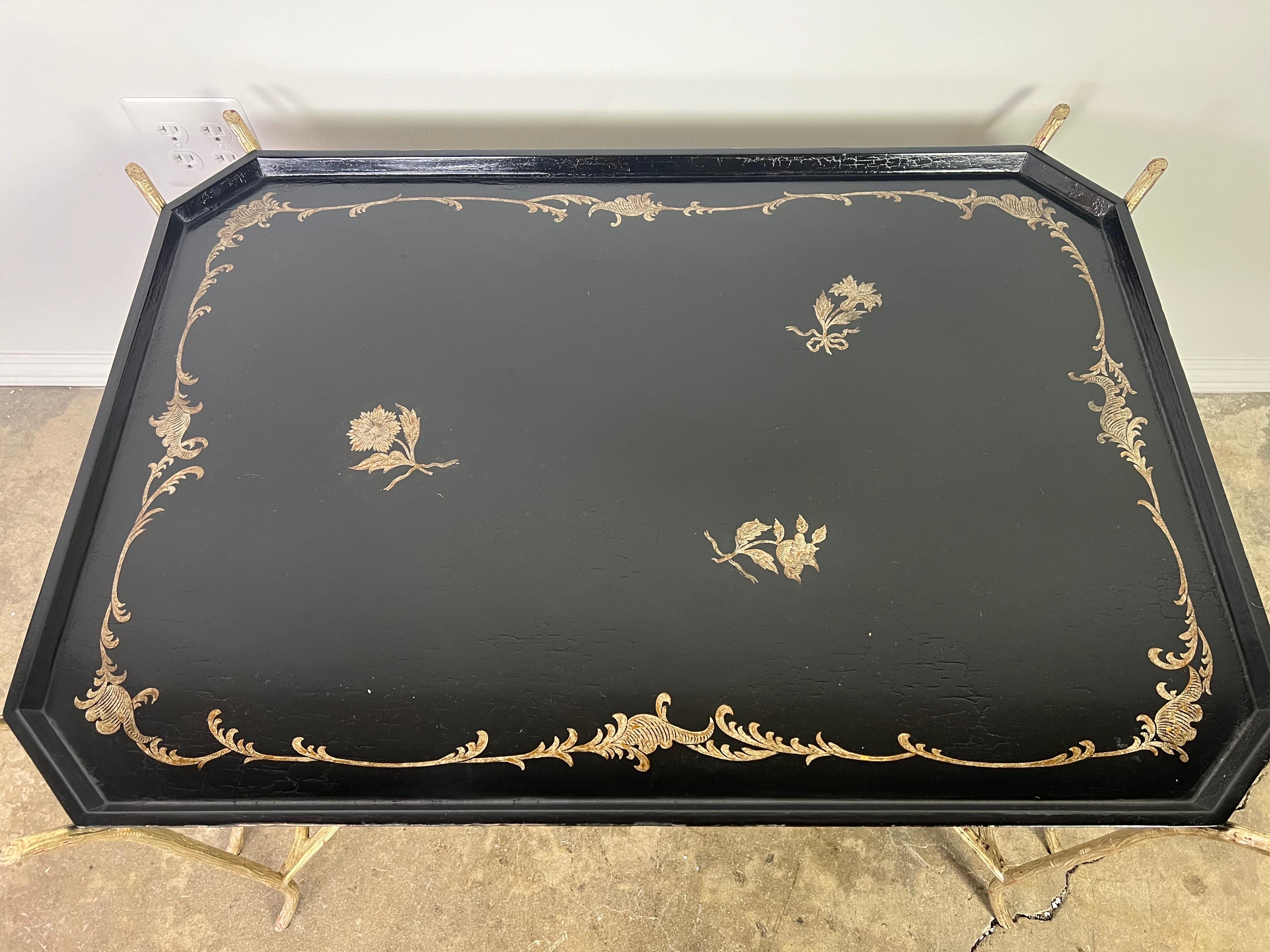 Table à thé laquée style chinoiseries sur base en métal par Ebanista en vente 6