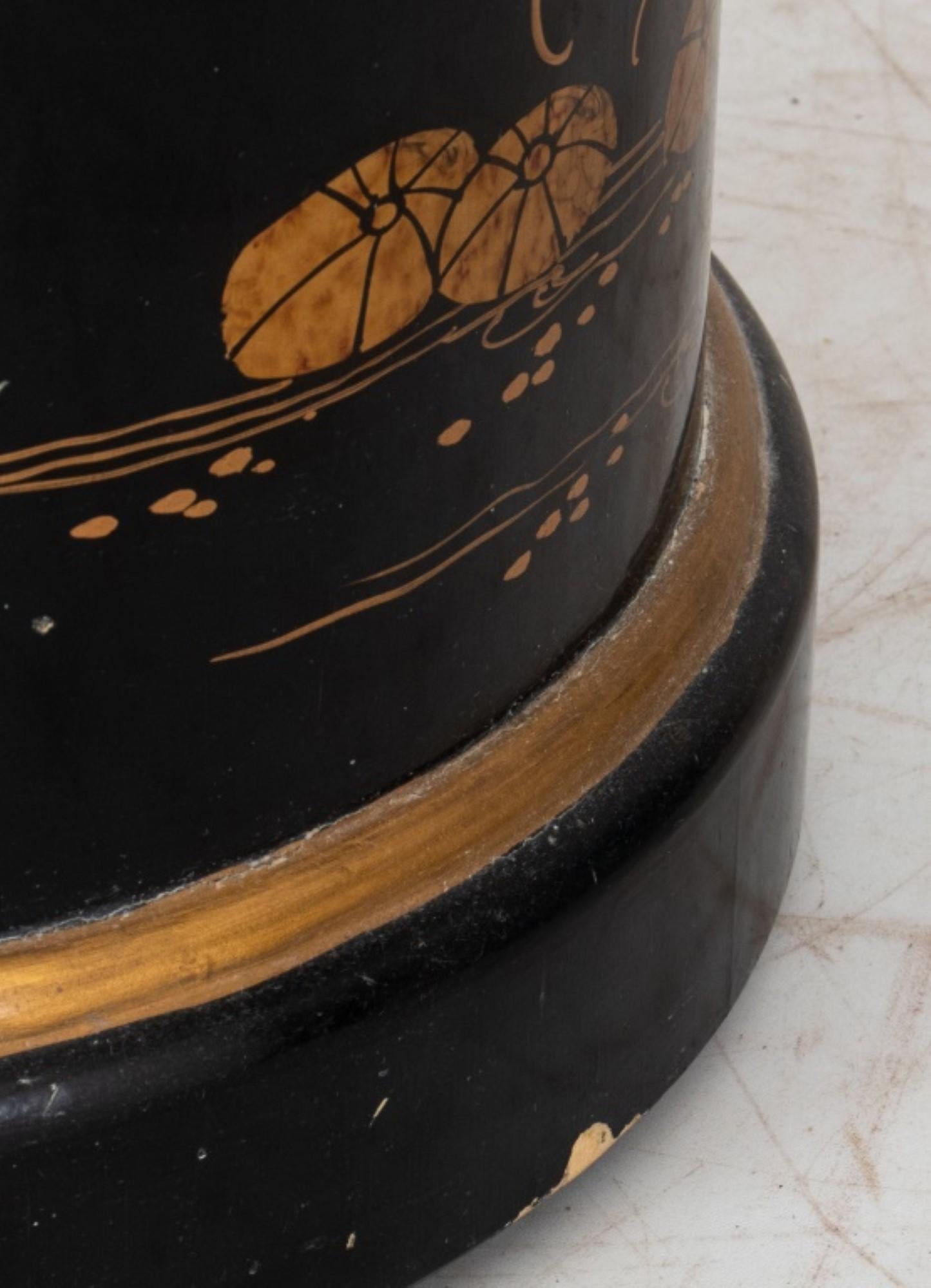 20th Century Chinoiserie Lacquered Wood Column Pedestal For Sale