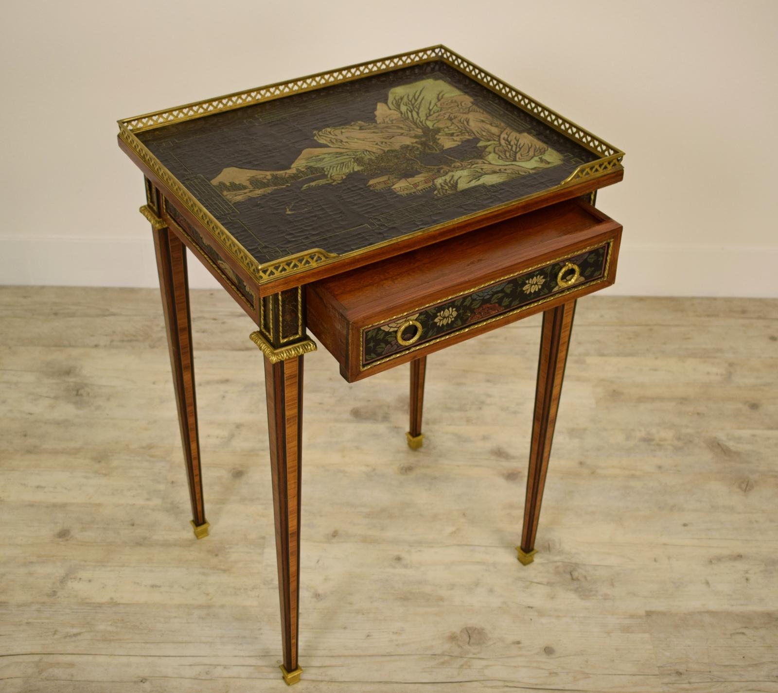 Bronze 19th Century, French Chinoiserie Lacquered Wood Center Table For Sale