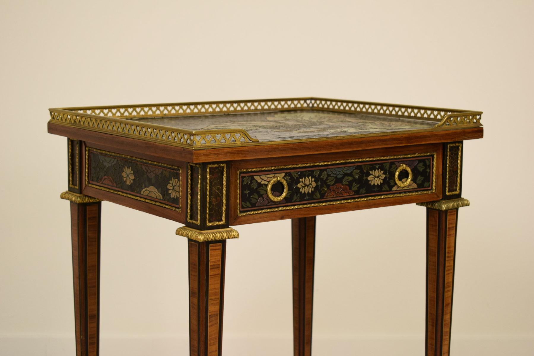 19th Century, French Chinoiserie Lacquered Wood Center Table For Sale 1