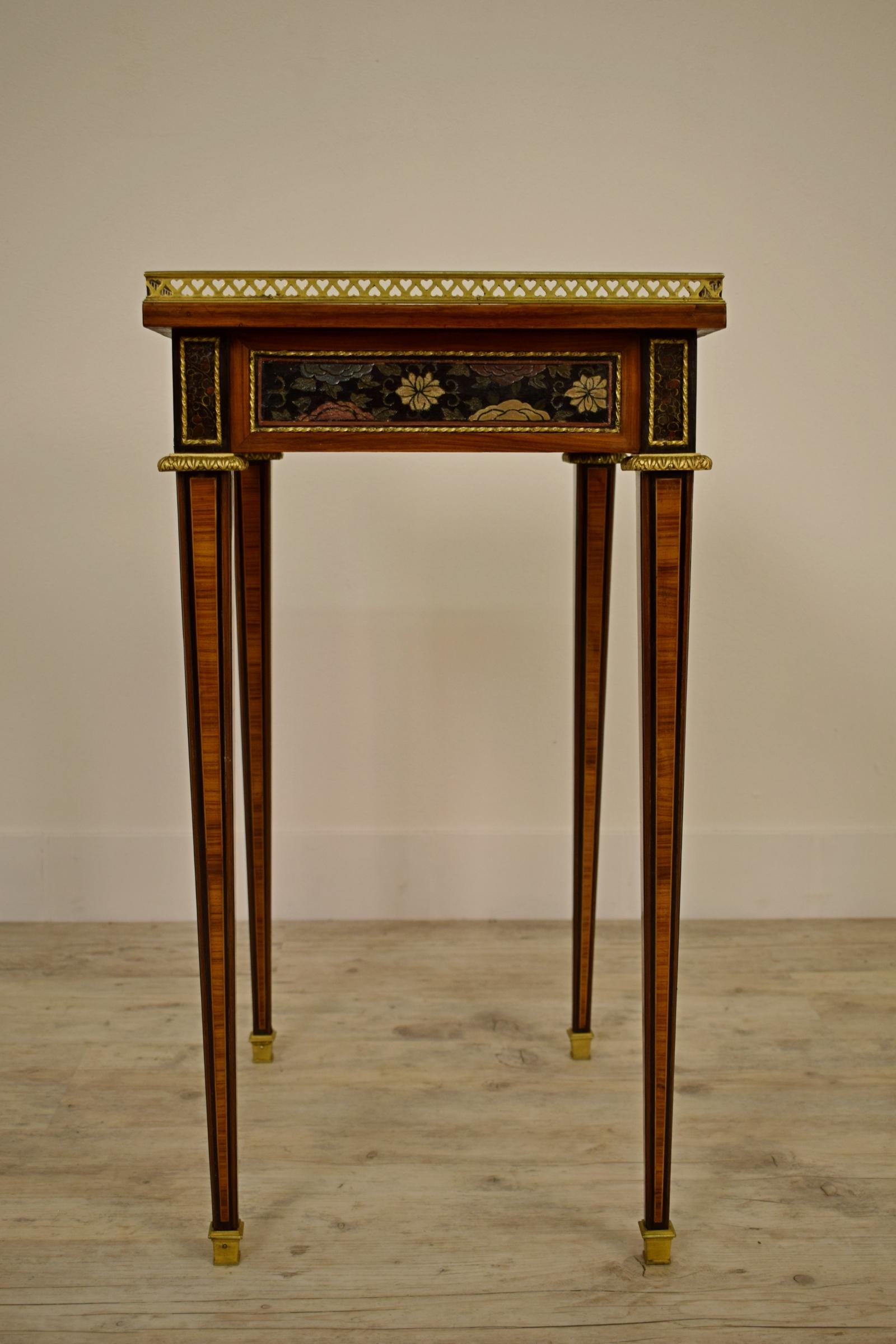 19th Century, French Chinoiserie Lacquered Wood Center Table For Sale 2