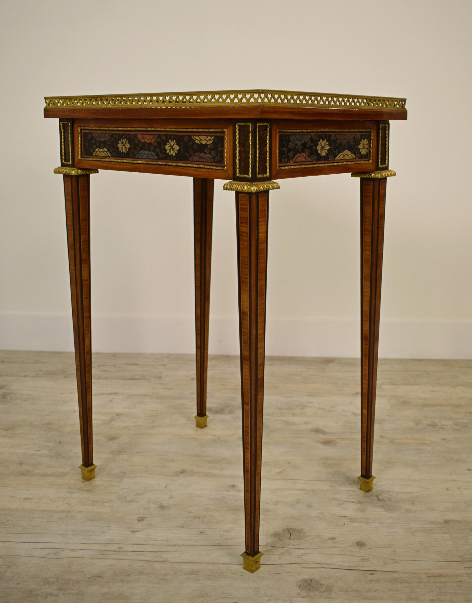 19th Century, French Chinoiserie Lacquered Wood Center Table For Sale 3