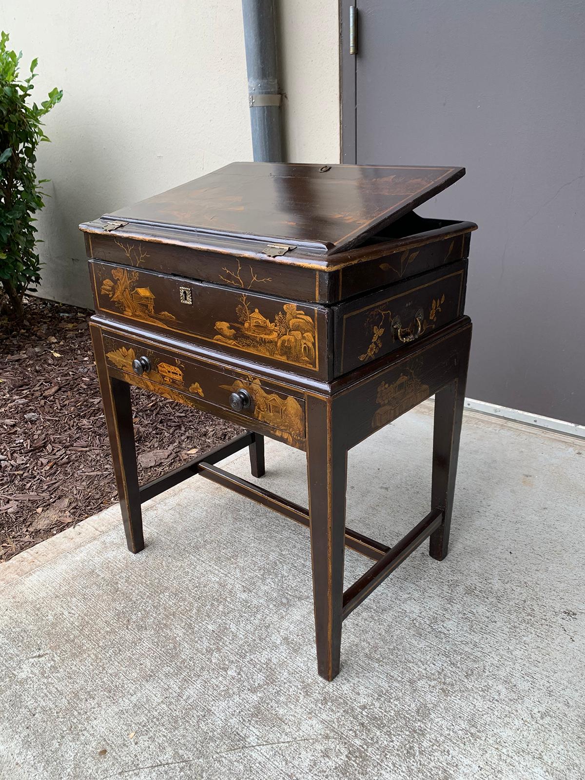 Chinoiserie lacquered writing box on stand with writing lift
Measures: 23
