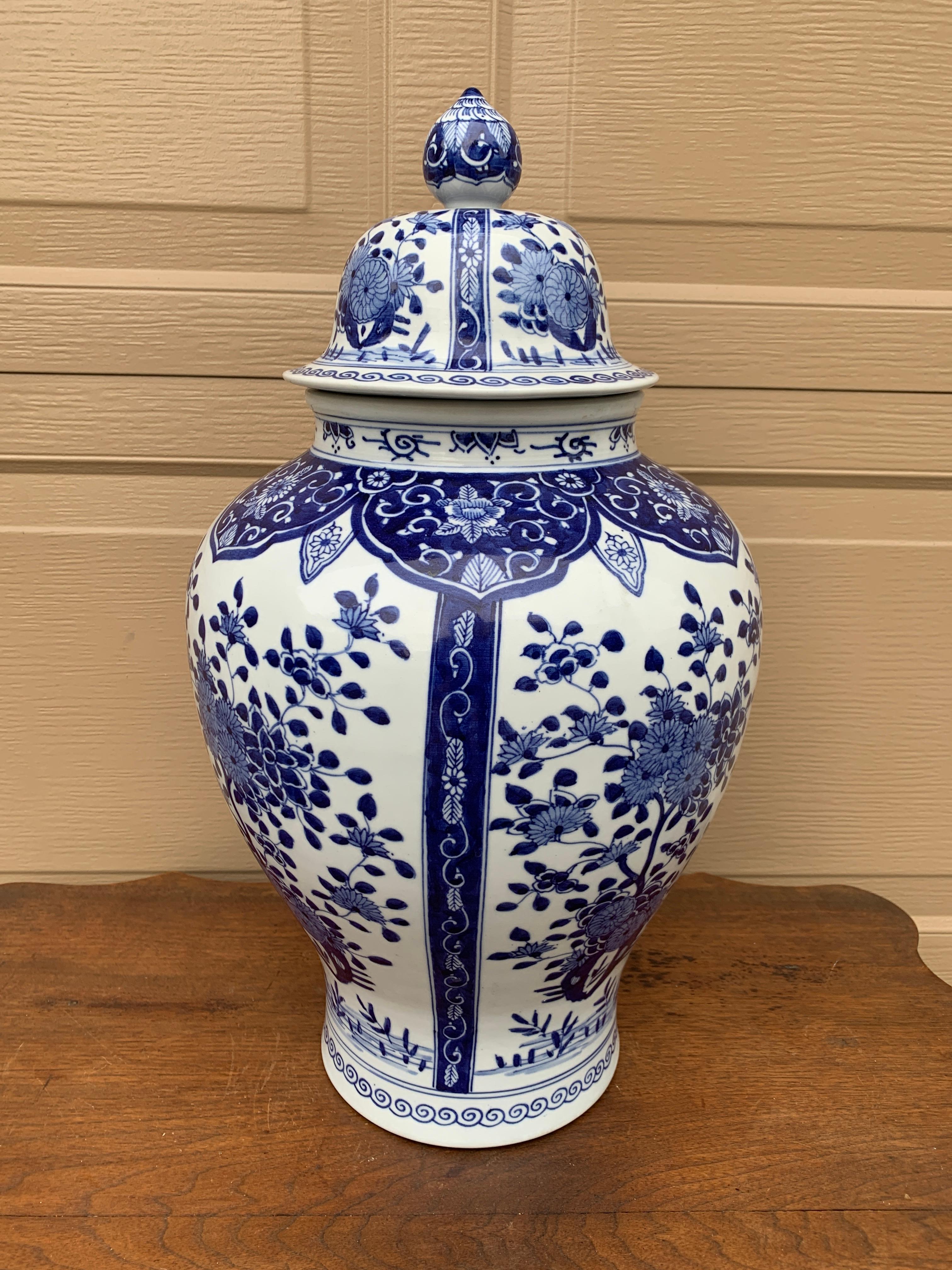 Chinoiserie Large Blue and White Porcelain Ginger Jars, Pair 6