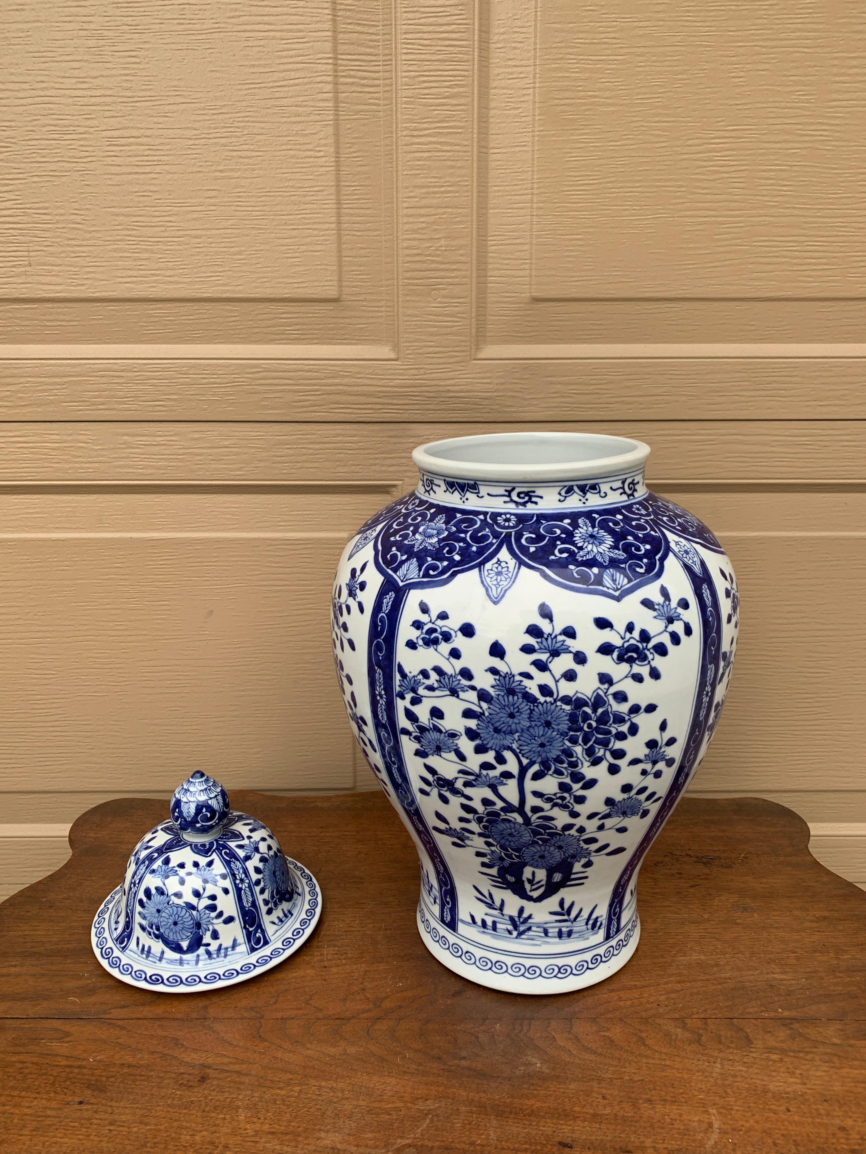 Chinoiserie Large Blue and White Porcelain Ginger Jars, Pair 8
