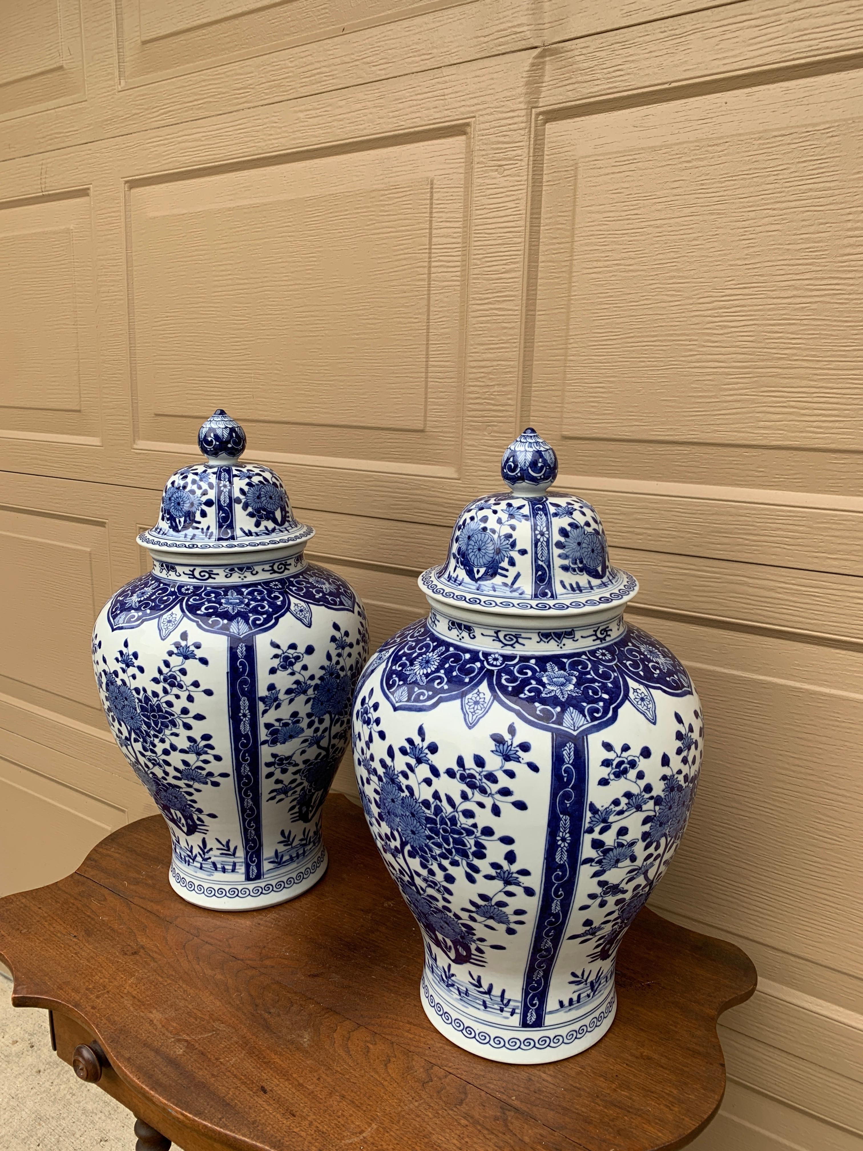 Chinese Chinoiserie Large Blue and White Porcelain Ginger Jars, Pair