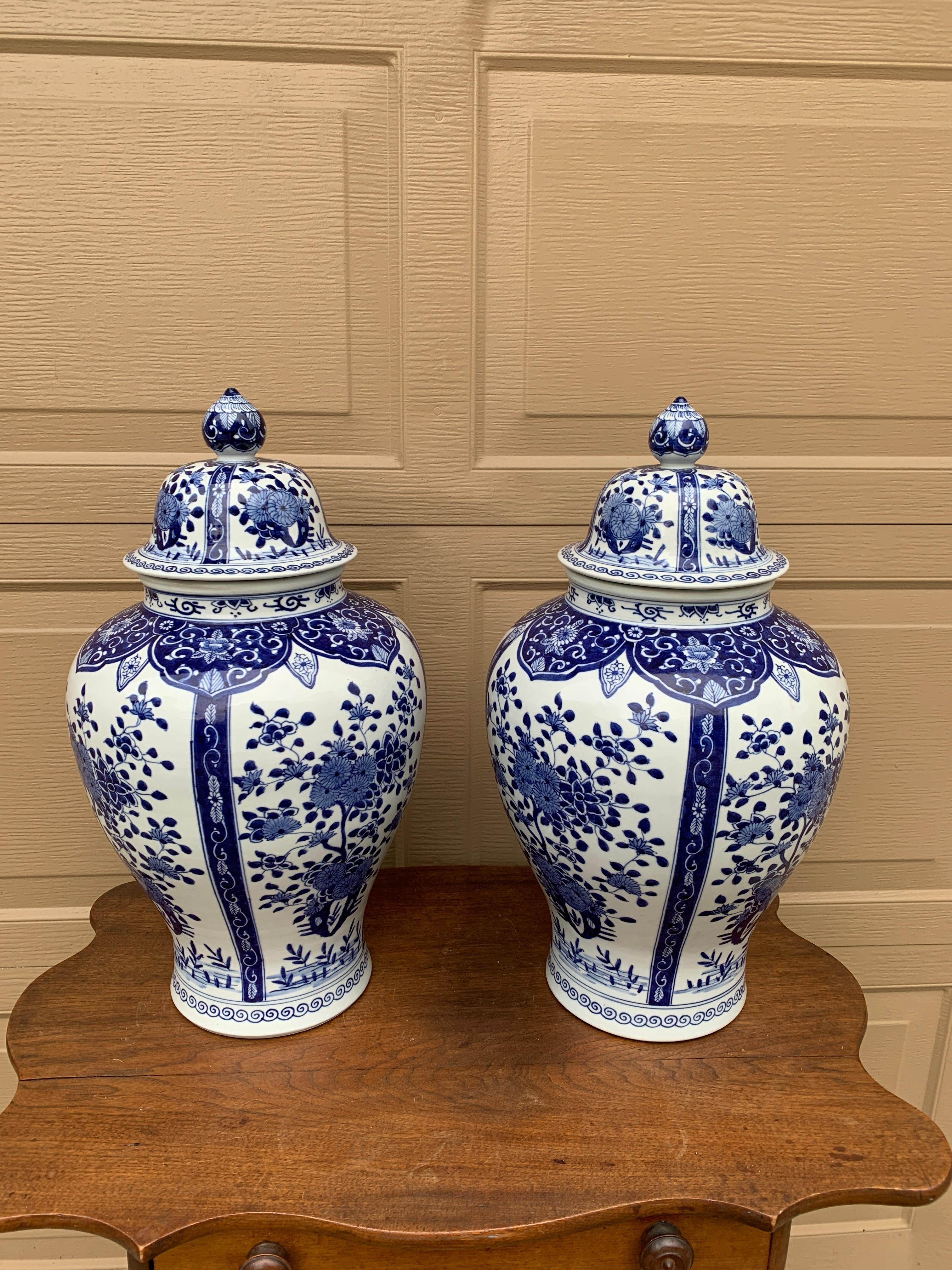 Chinoiserie Large Blue and White Porcelain Ginger Jars, Pair 1