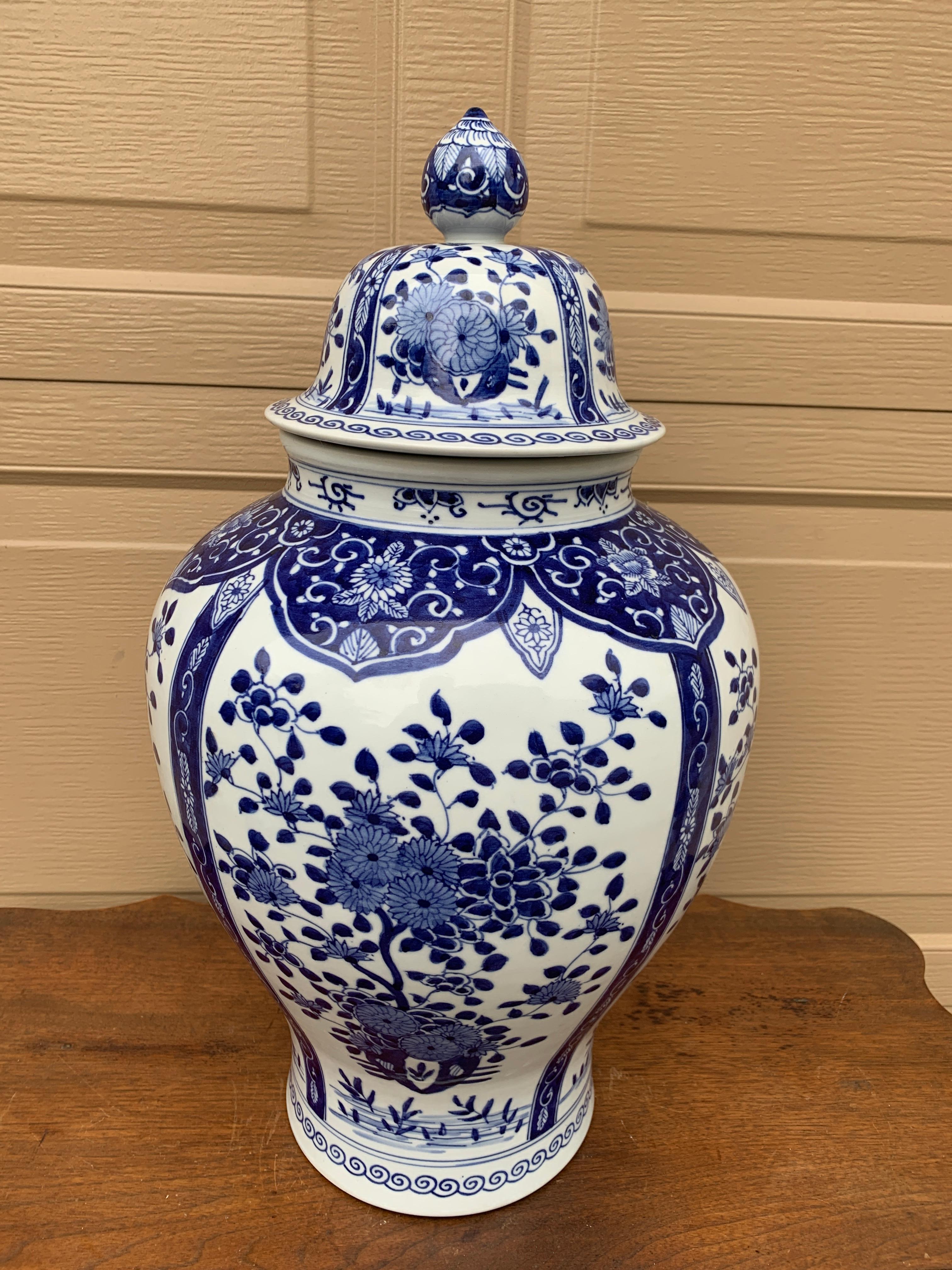 Chinoiserie Large Blue and White Porcelain Ginger Jars, Pair 2