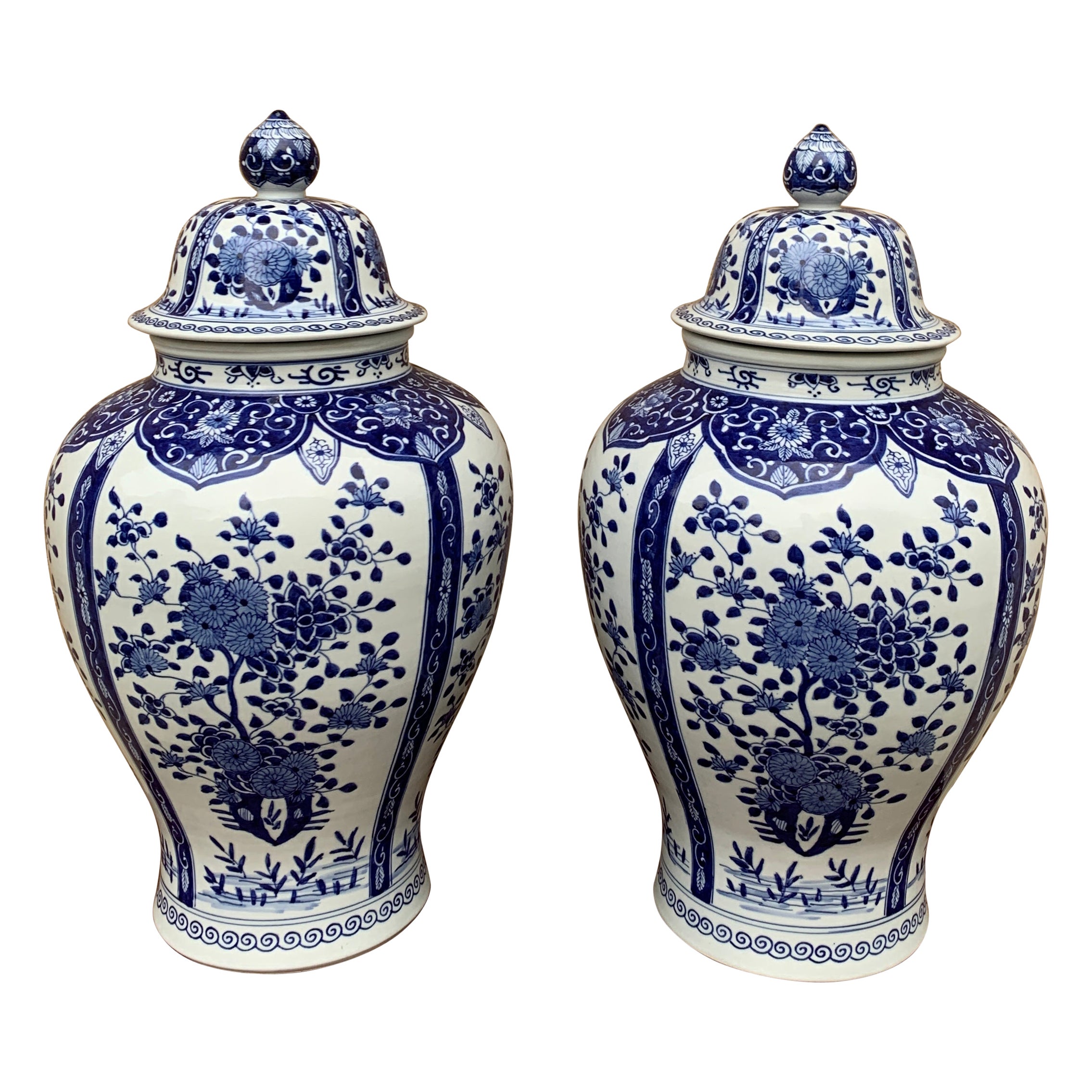 Chinoiserie Large Blue and White Porcelain Ginger Jars, Pair