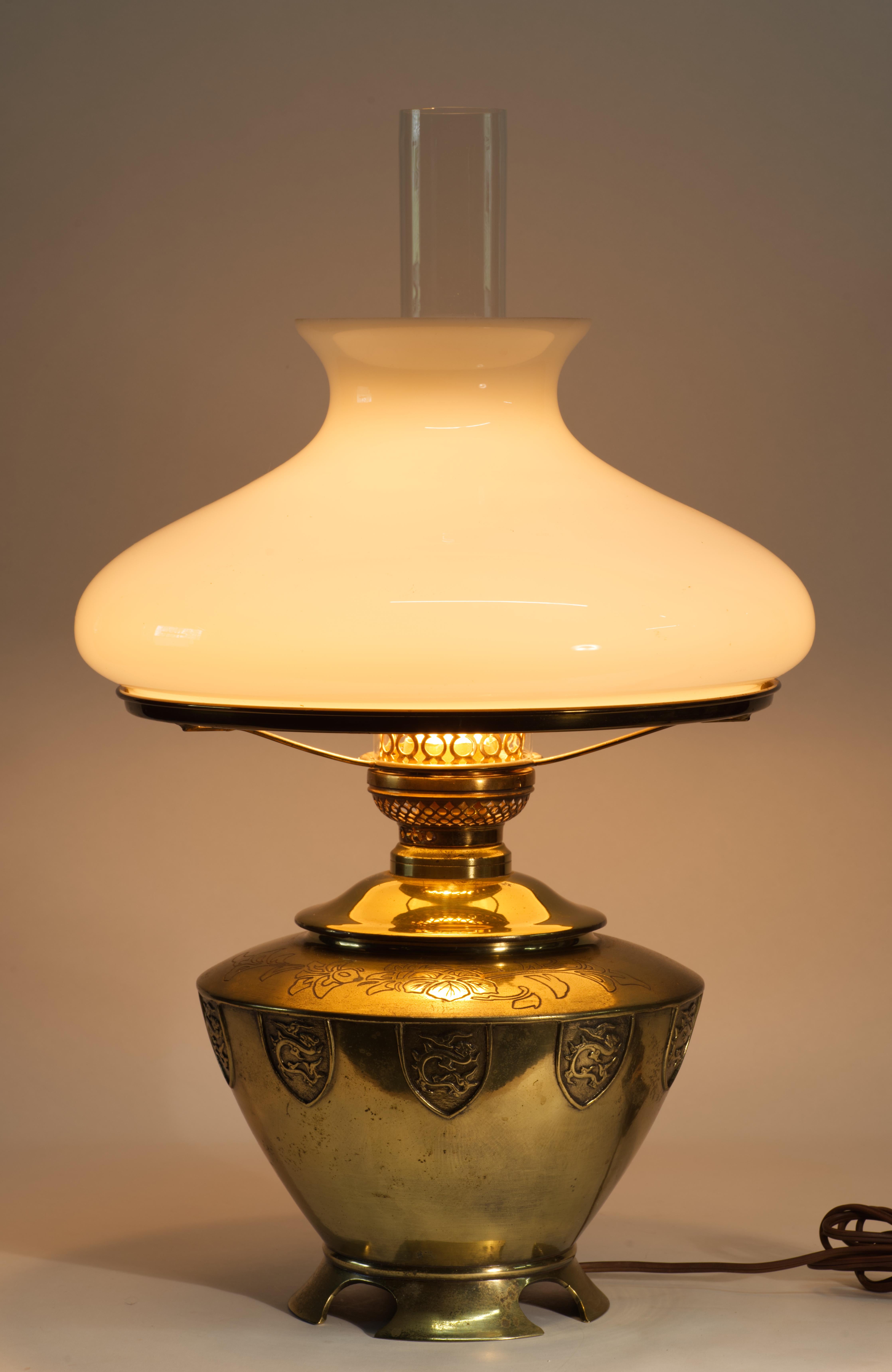 Chinoiserie Large Bronze Electrified Oil Urn Table Lamp, Dragons & Flowers Decor In Good Condition For Sale In Clifton Springs, NY