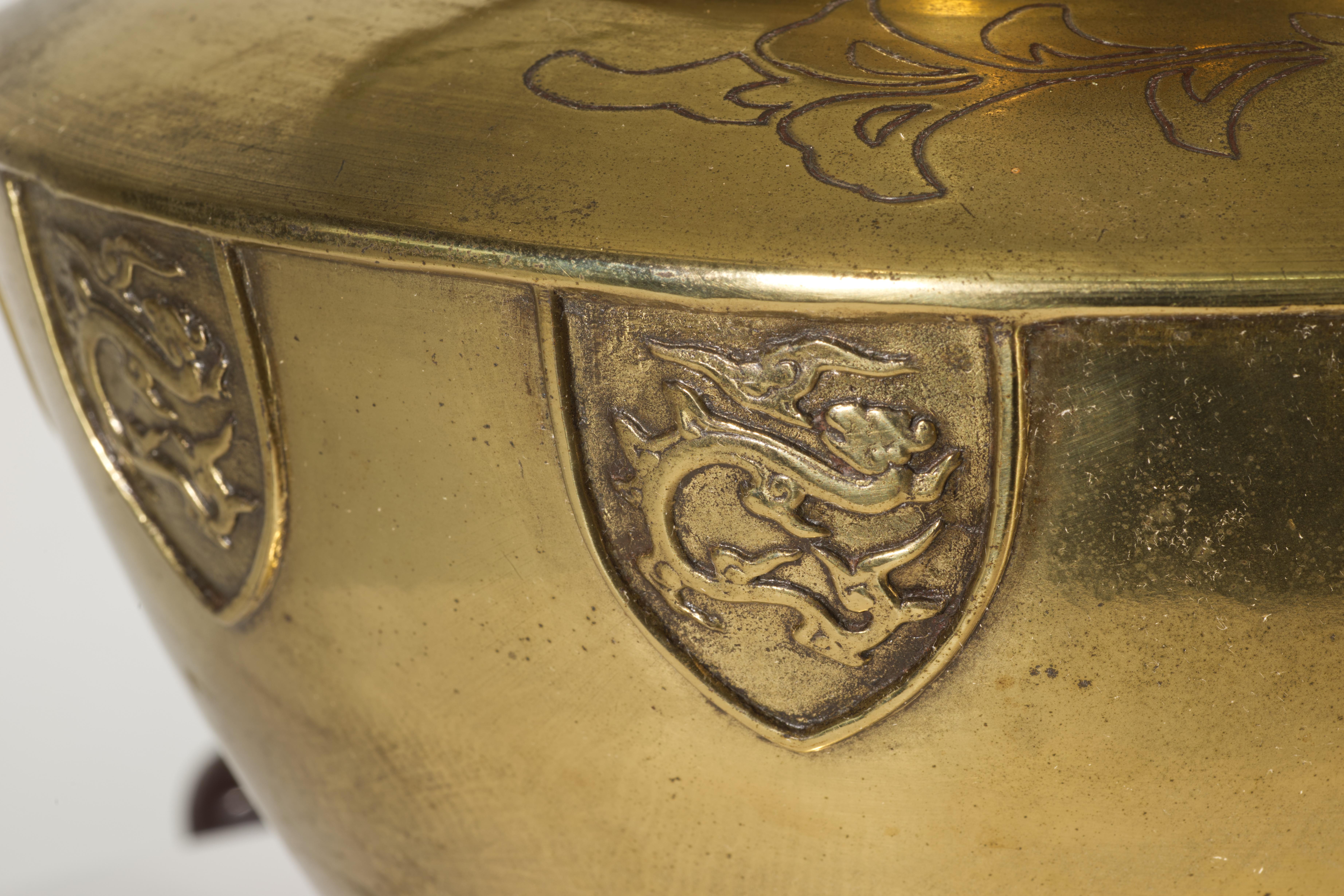 Chinoiserie Large Bronze Electrified Oil Urn Table Lamp, Dragons & Flowers Decor For Sale 2