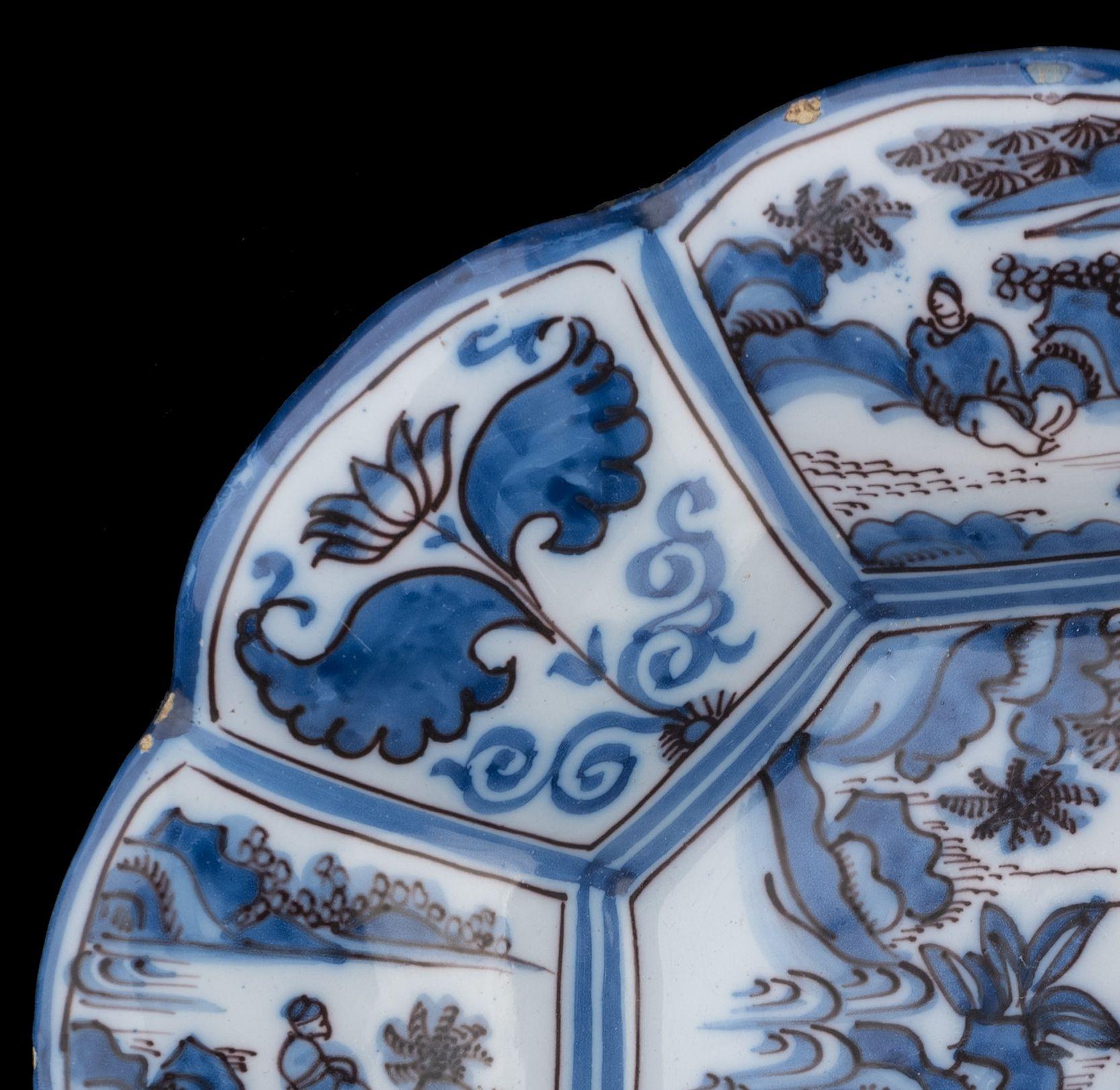 17th Century Chinoiserie Lobed Dish in Blue and Purple Delft, circa 1680 For Sale