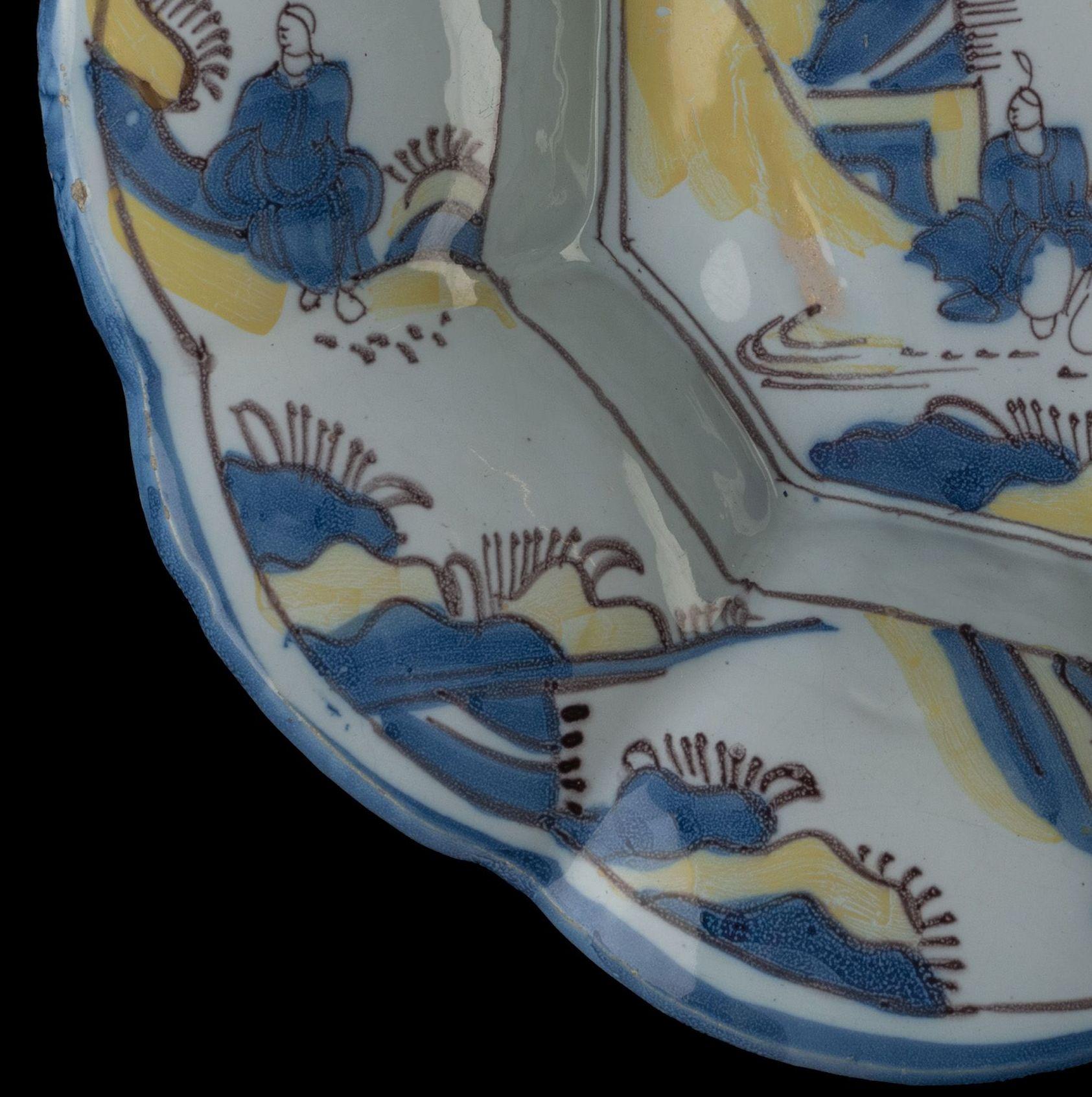 17th Century Chinoiserie Lobed Dish in Blue, Yellow and Purple, Delft, 1680-1690 For Sale