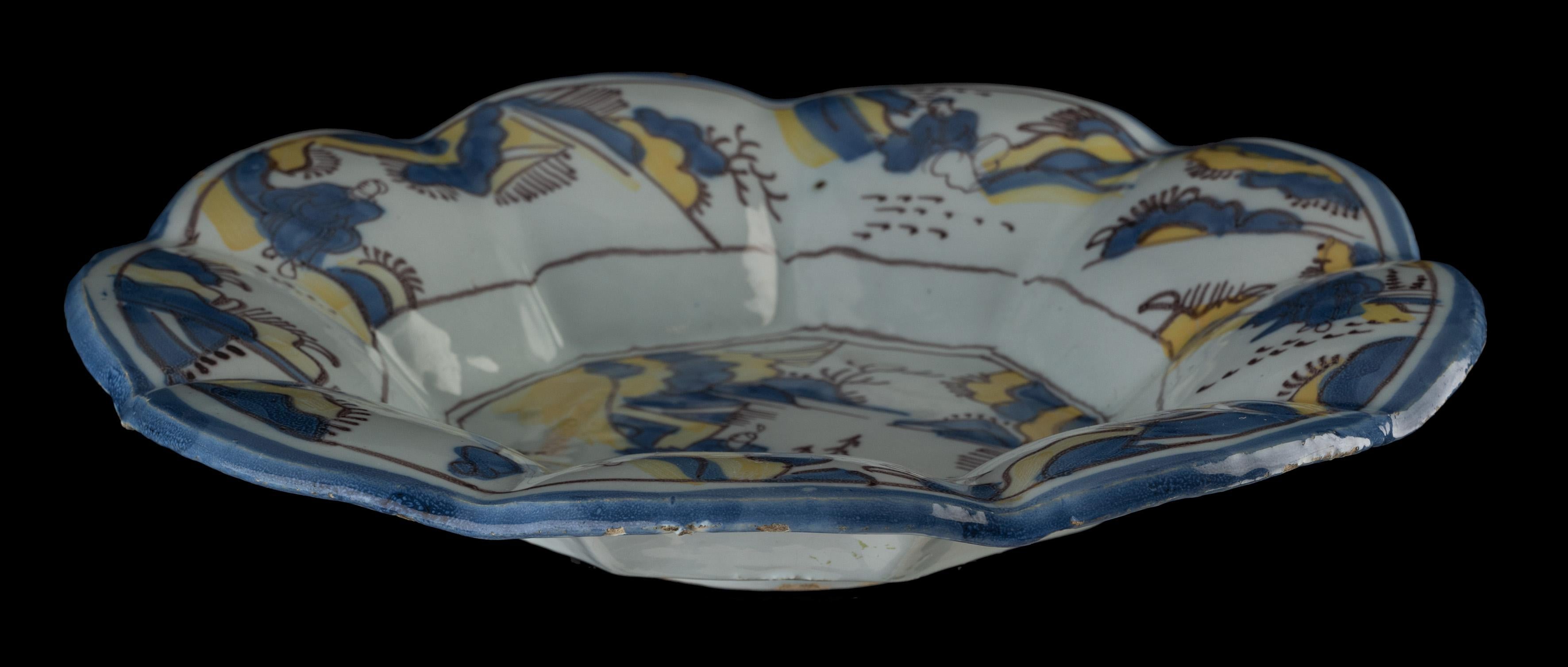 Chinoiserie Lobed Dish in Blue, Yellow and Purple, Delft, 1680-1690 For Sale 1