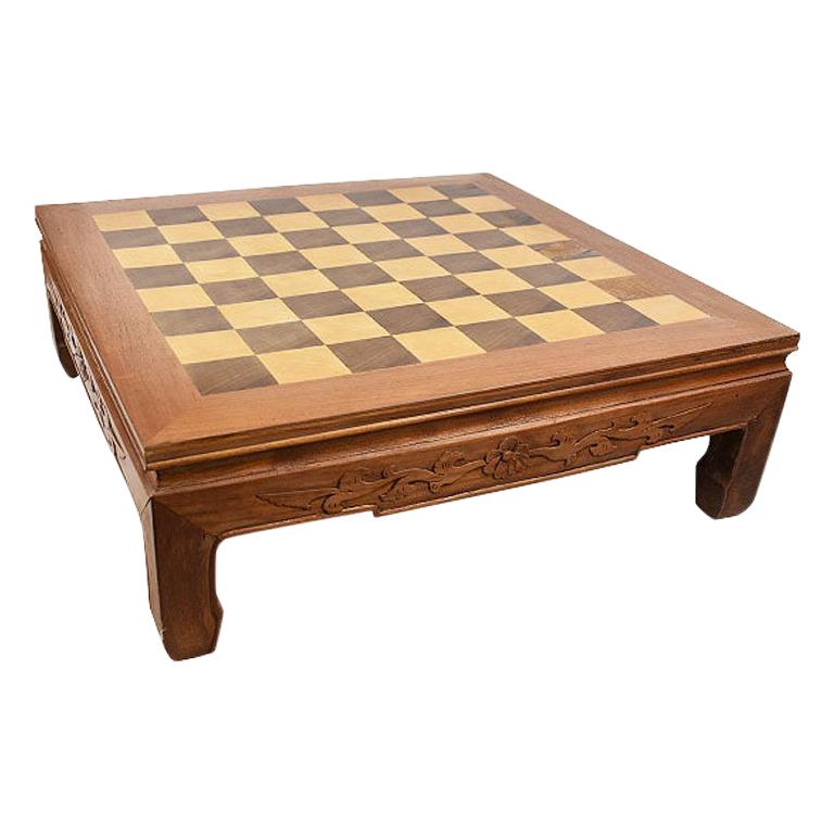 Table de jeu d'échecs ou de carreaux carrée en bois de style chinoiseries avec plateau bas