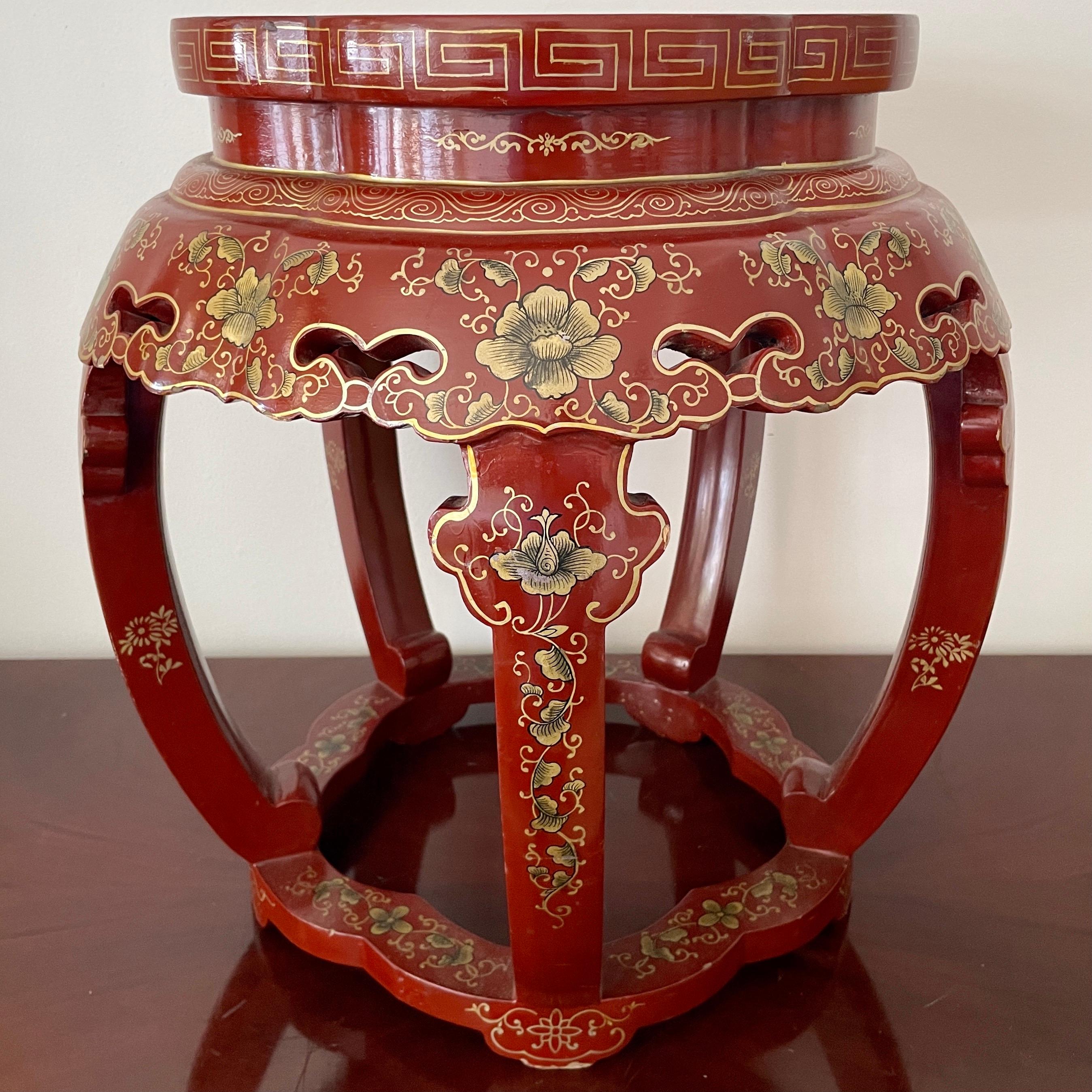 Beautiful chinoiserie cocktail stool wood table on five legs and a lower base. Gorgeous carved with gold details in every part of this table to enchant your interiors and bar.