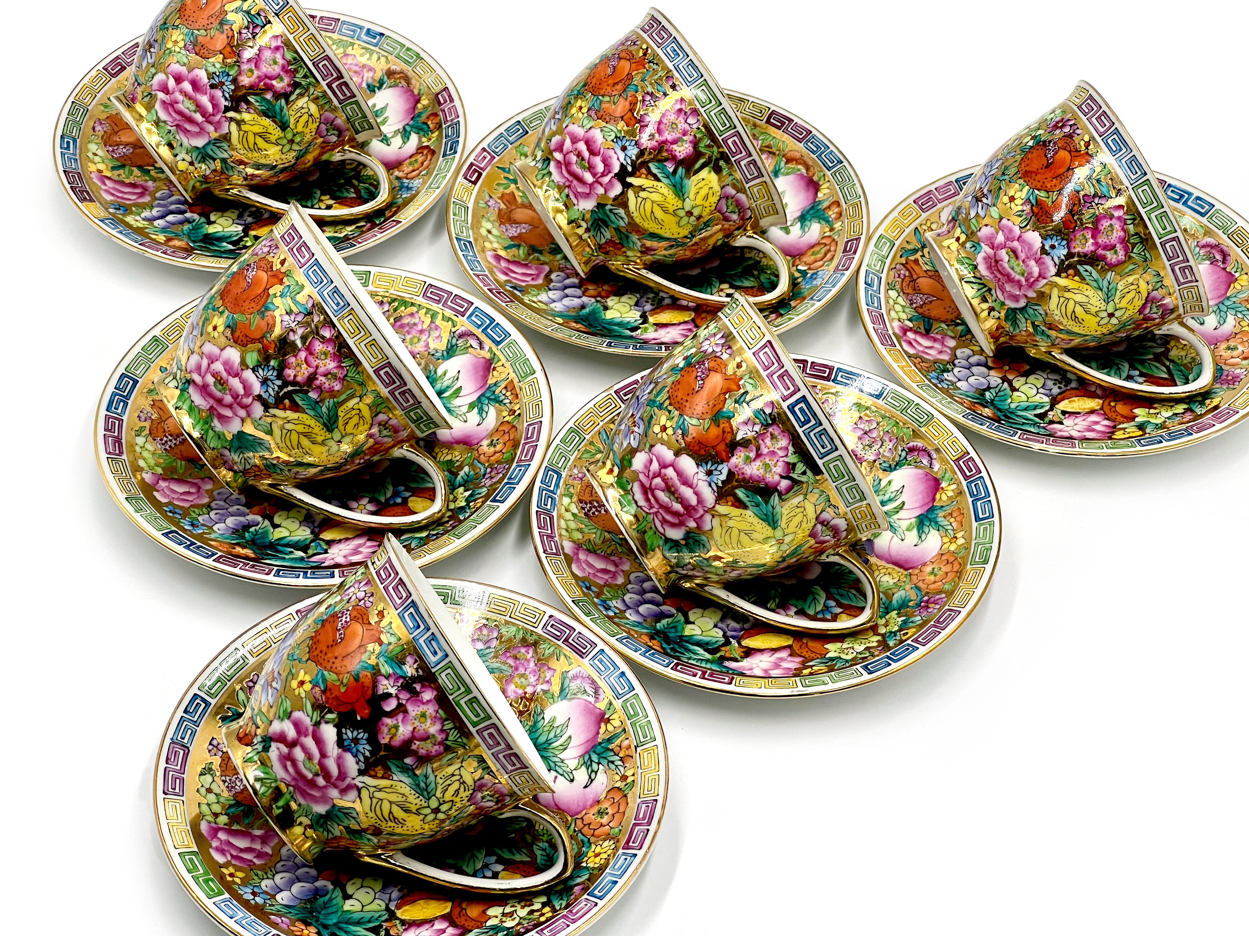 Chinoiserie 'Mille Fleur' 19 pieces, Tea Set for Six - Vintage 1960s For Sale 1