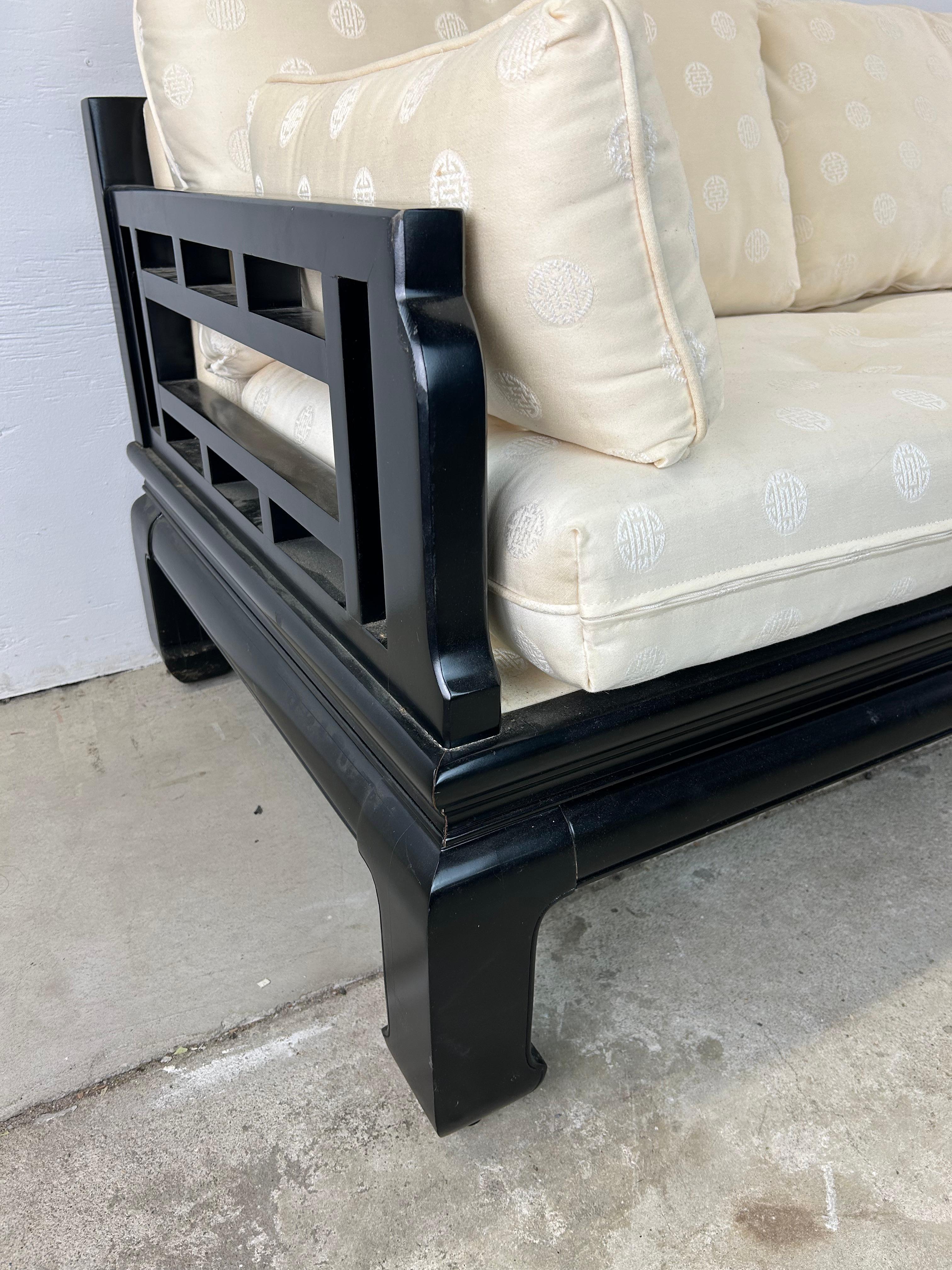 Divano in lacca nera in stile Ming Ming con tappezzeria vintage in vendita 6