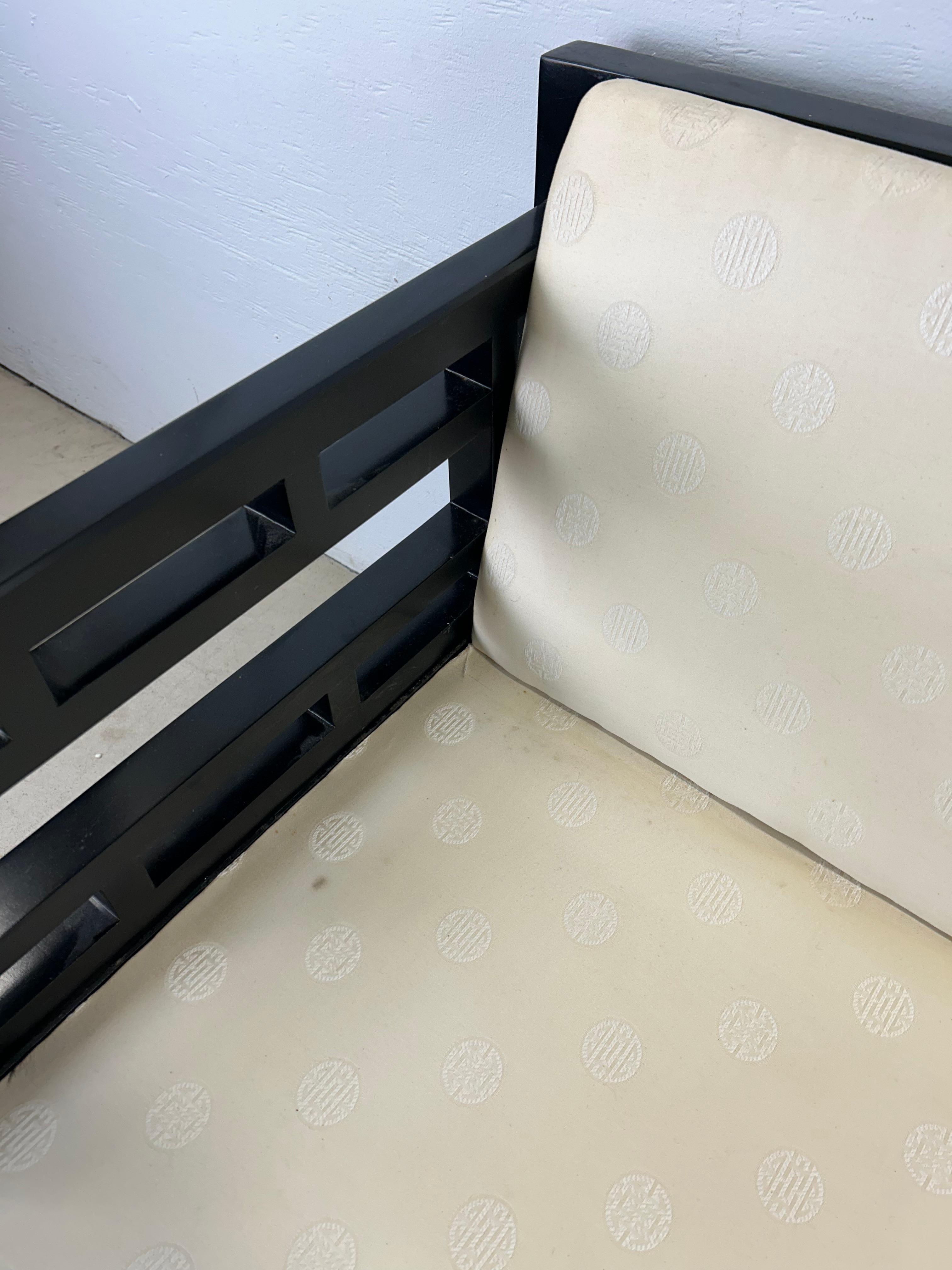 Divano in lacca nera in stile Ming Ming con tappezzeria vintage in vendita 11