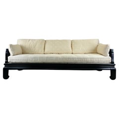 Canapé chinoiseries Ming en laque noire avec tissu d'ameublement vintage