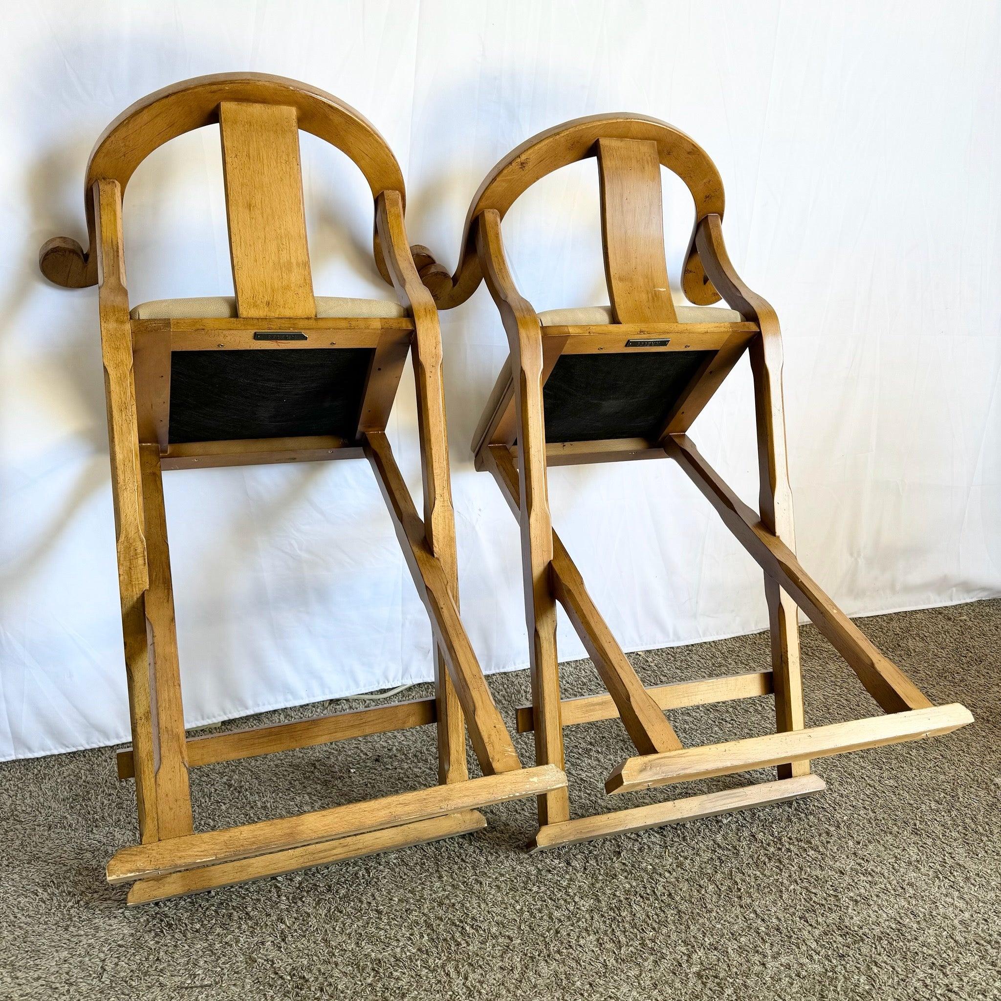 Sgabelli in legno e pelle in stile Ming Ming di Kreiss - una coppia in vendita 4