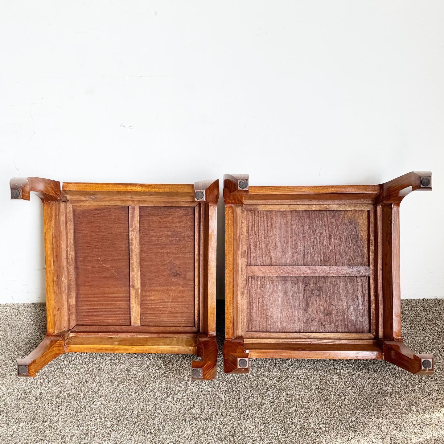 Chinoiserie Beistelltische aus Holz im Ming-Stil - ein Paar im Angebot 1