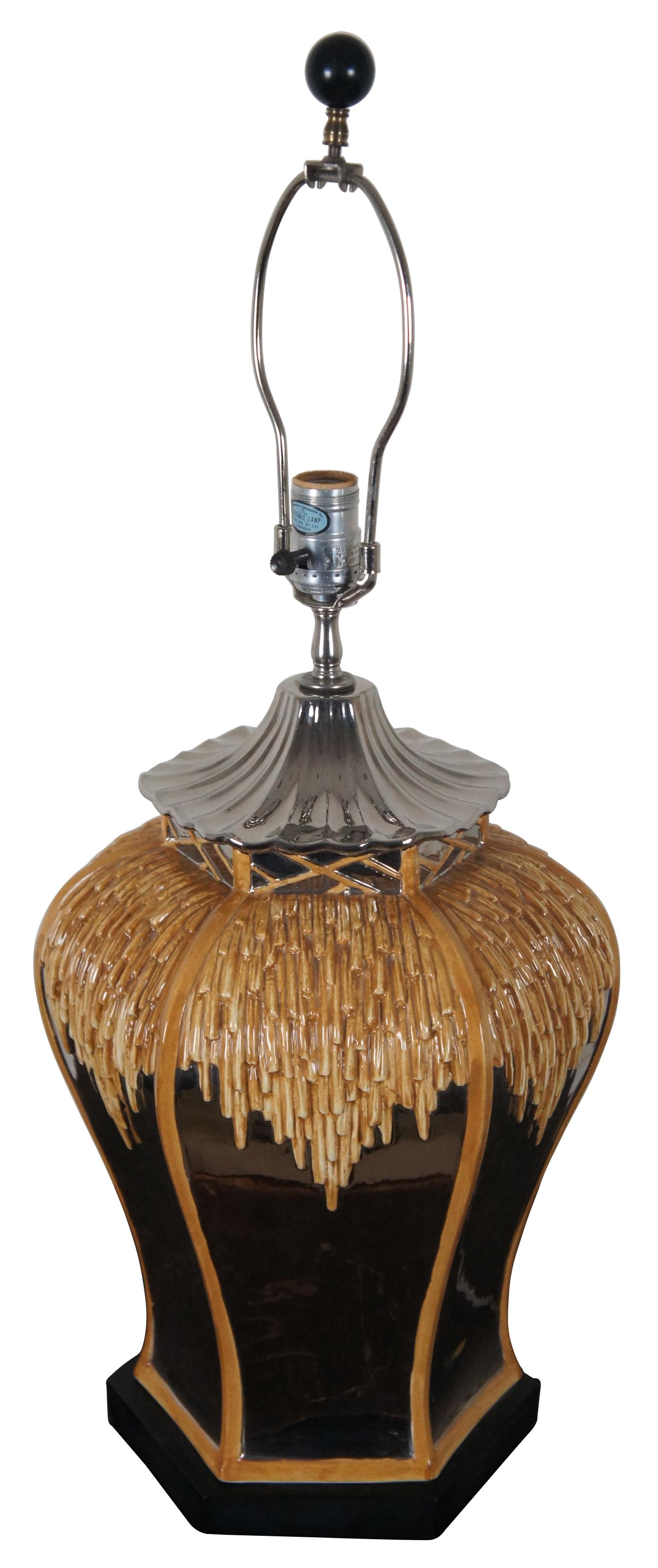 Chinoiserie Mirrored Porcelain Thatched Pagoda Octagon Ginger Jar Table Lamp In Fair Condition For Sale In Dayton, OH