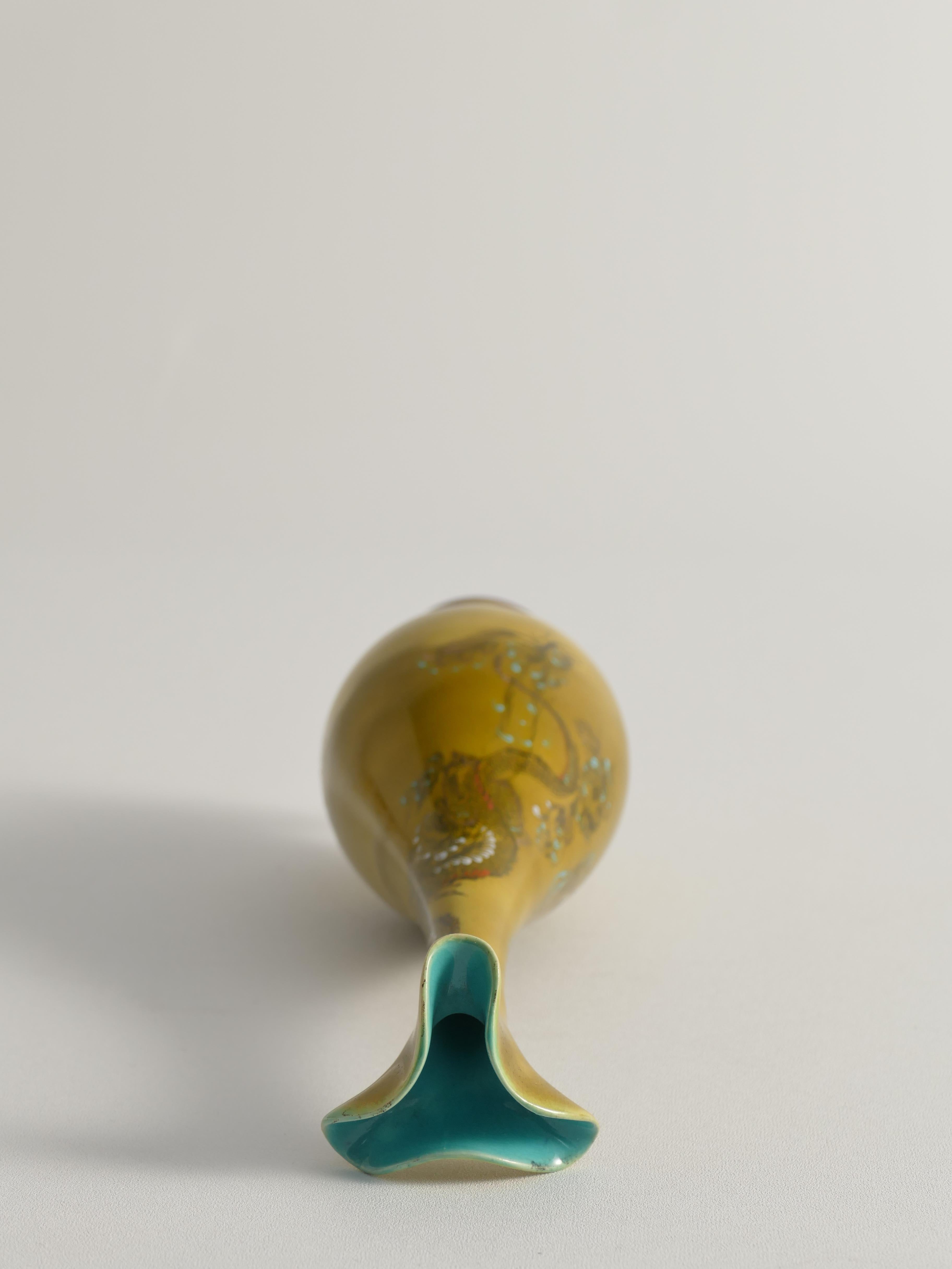 Vase chinoiserie jaune ocre par Lambeth Doulton Faience, Angleterre, années 1880 en vente 9