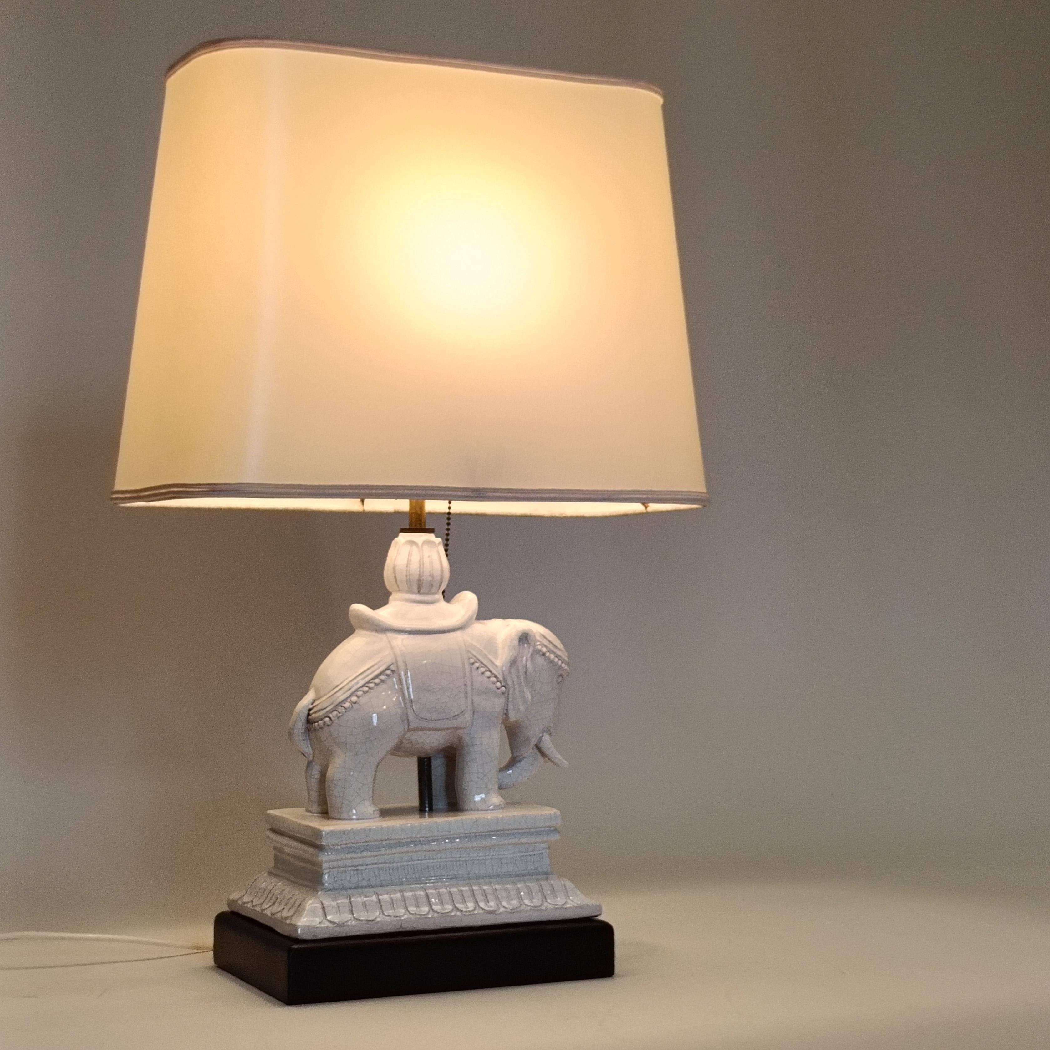 Arte asiático. Lámpara de sobremesa de cerámica estilo Chinoiserie, Japón, años 60 en Bueno estado para la venta en SANT ADRIÀ DE BESÒS, ES