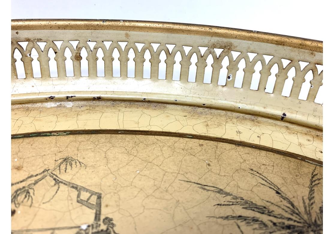 Plateau ovale Chinoiserie avec scène de rivière exotique Abîmé - En vente à Bridgeport, CT