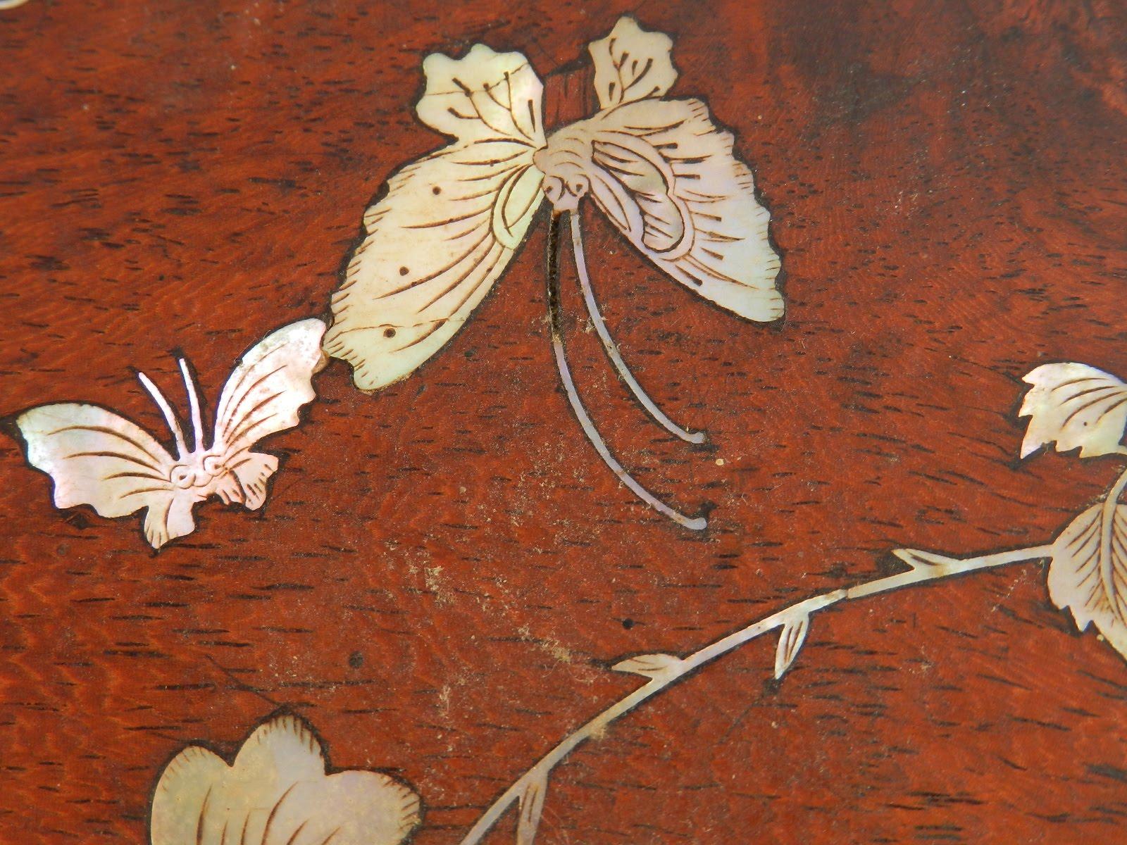 Chinoiserie Oval Tray Wood Inlaid Butterflies Flowers late 19th Century 6