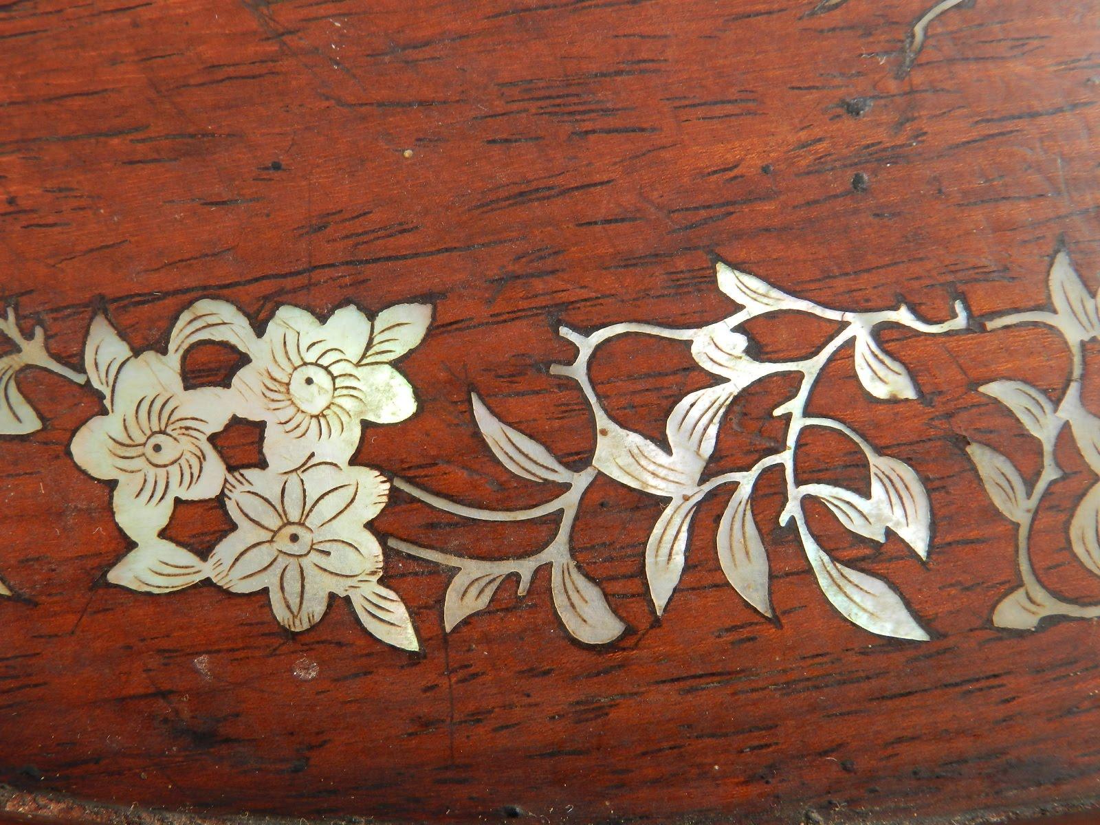 Chinoiserie Oval Tray Wood Inlaid Butterflies Flowers late 19th Century 4