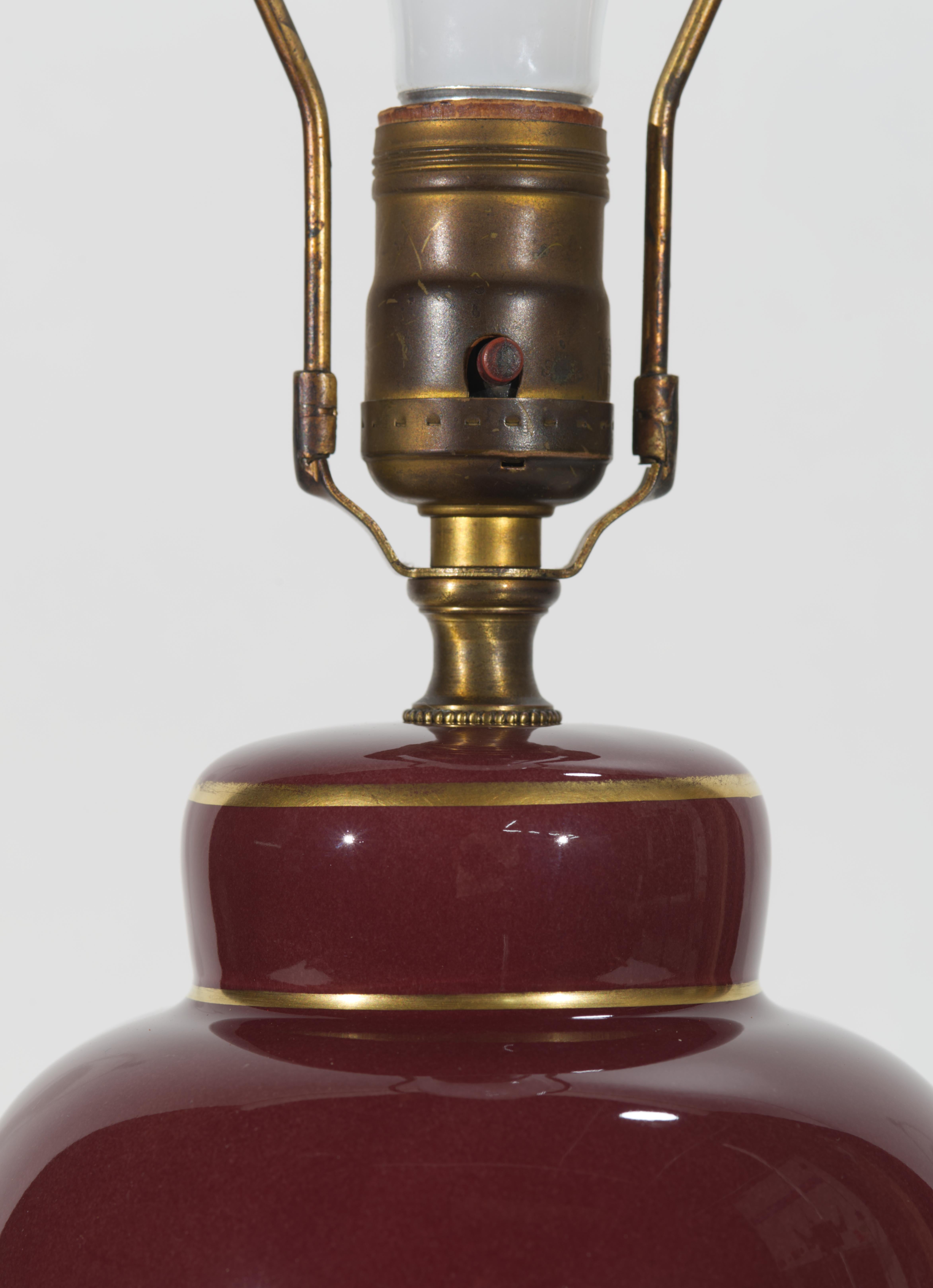 Hand-Crafted Chinoiserie Oxblood Red Ginger Jar Urn Table Lamp on Bronze Claw Foot Base For Sale