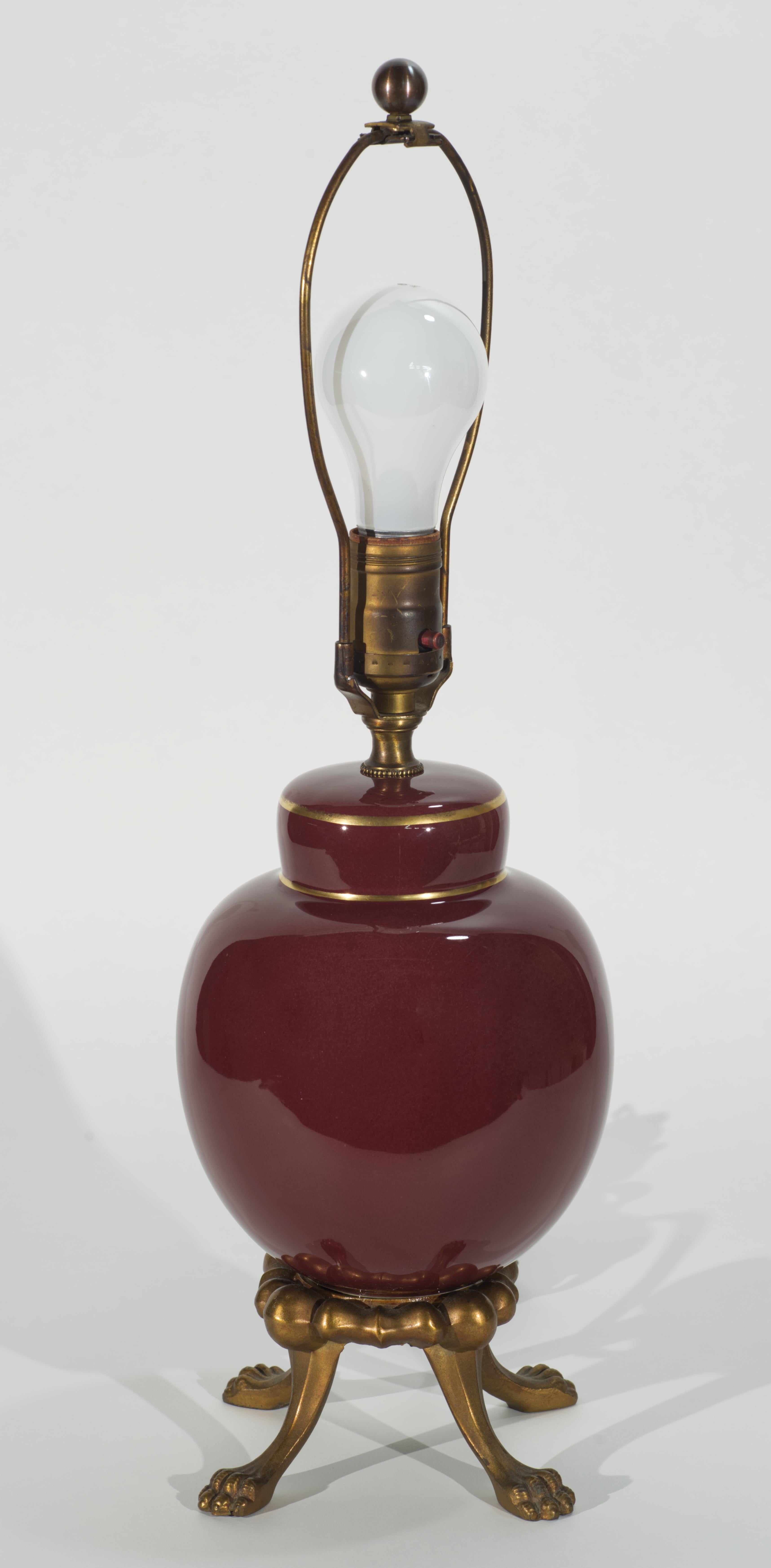 Chinoiserie Oxblood Red Ginger Jar Urn Table Lamp on Bronze Claw Foot Base For Sale 3