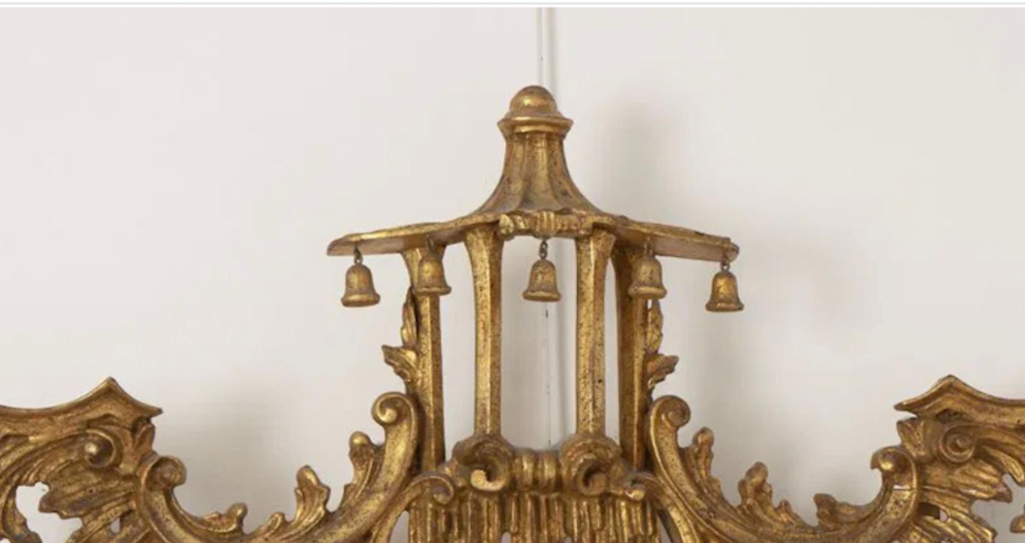 Chinoiseries Miroir Chinoiserie Pagode en bois doré en vente