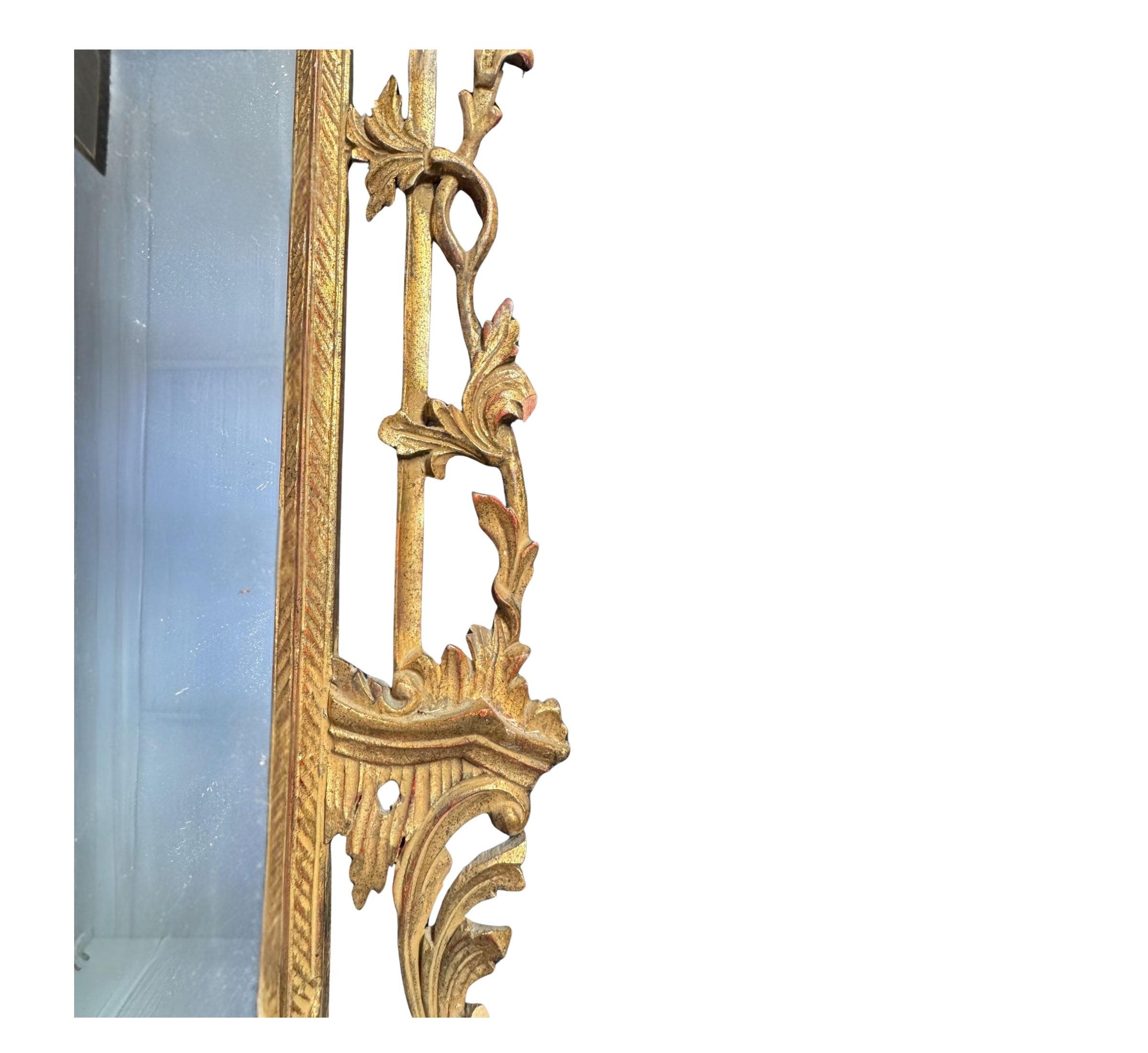 italien Miroir Chinoiserie Pagode en bois doré en vente