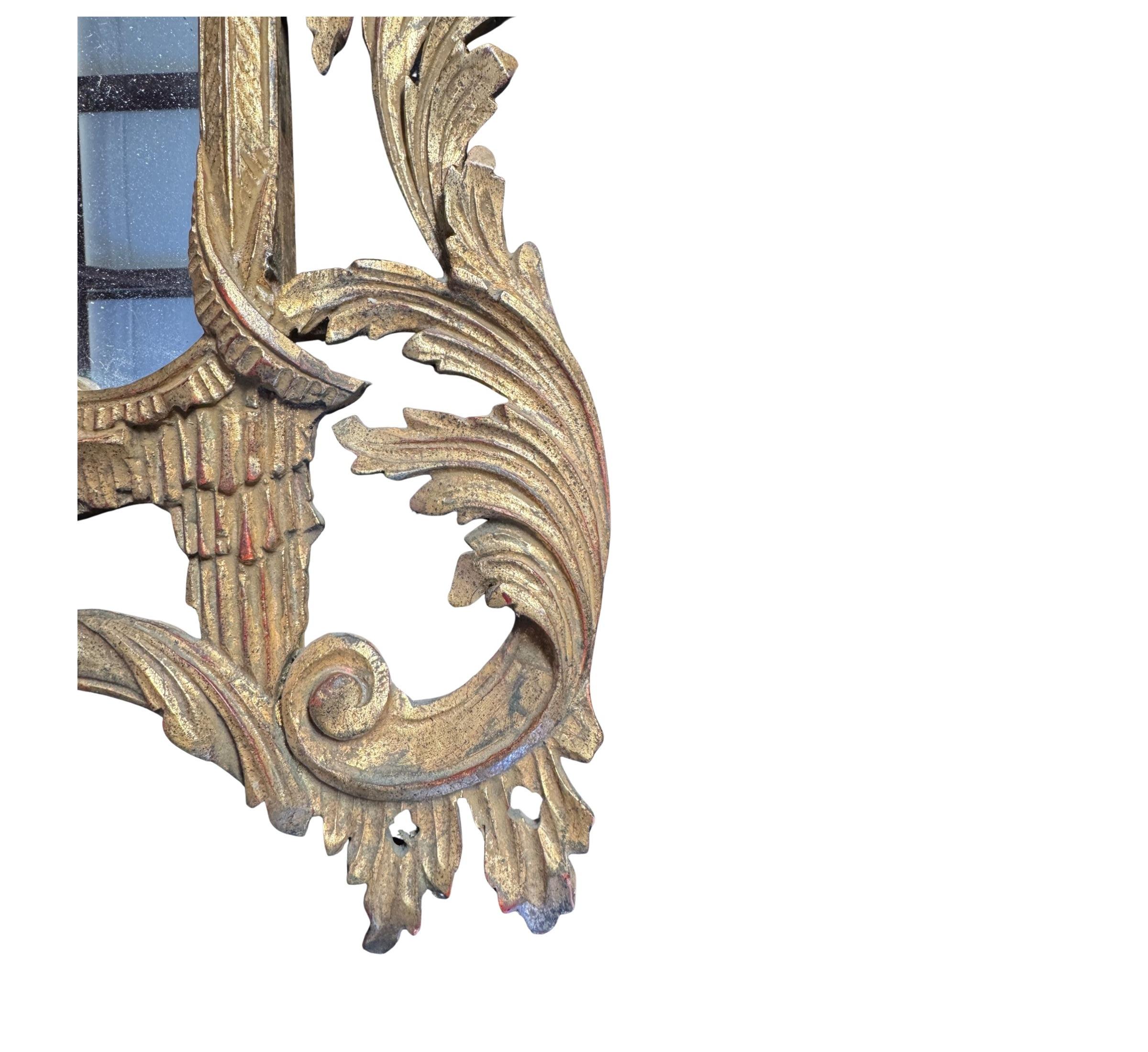 Miroir Chinoiserie Pagode en bois doré Bon état - En vente à Wichita, KS