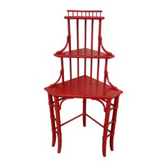 Chinoiserie-Eckschrank im Pagodenstil bemalt