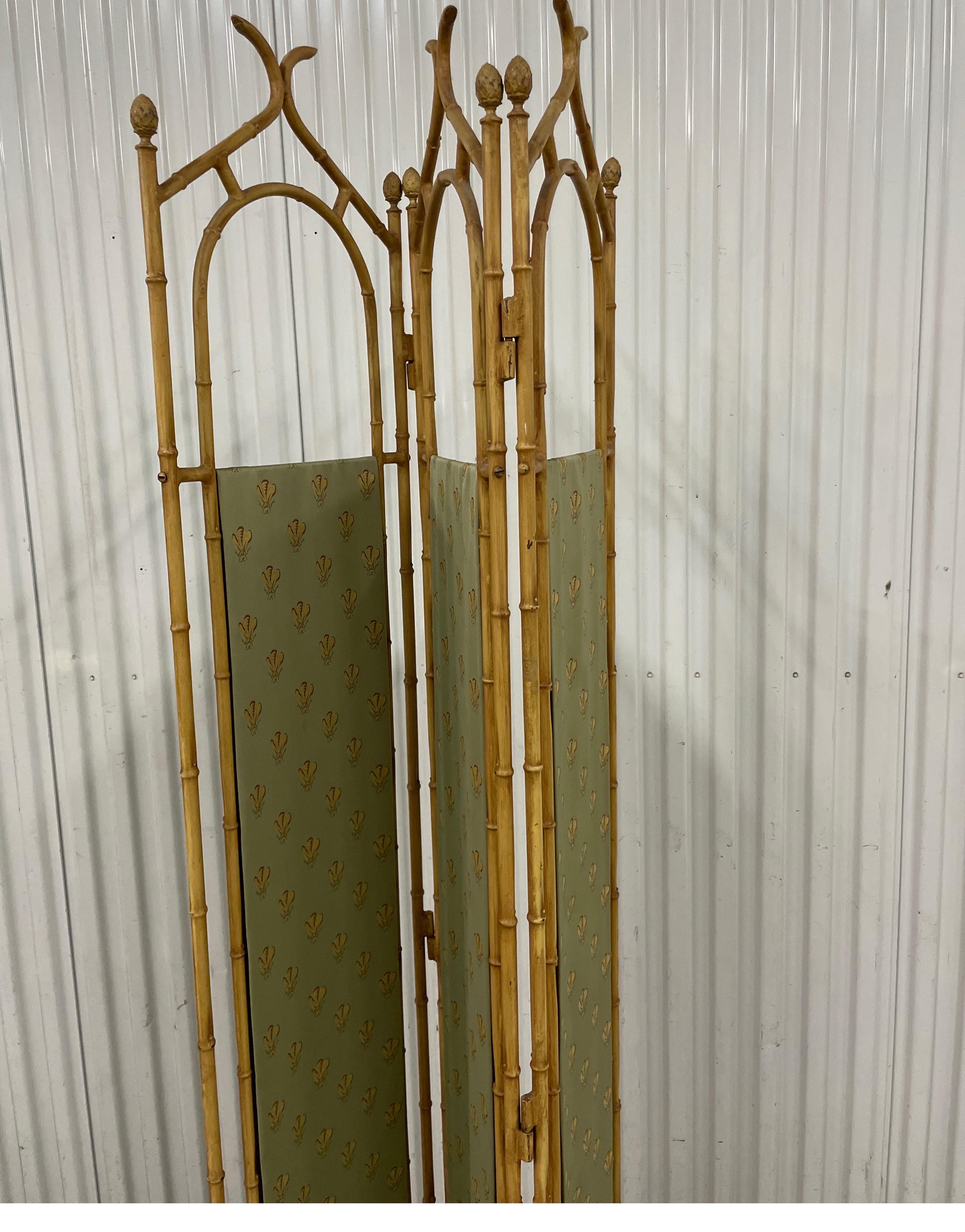 Paravento a tre pannelli in stile pagoda Chinoiserie in vendita 1