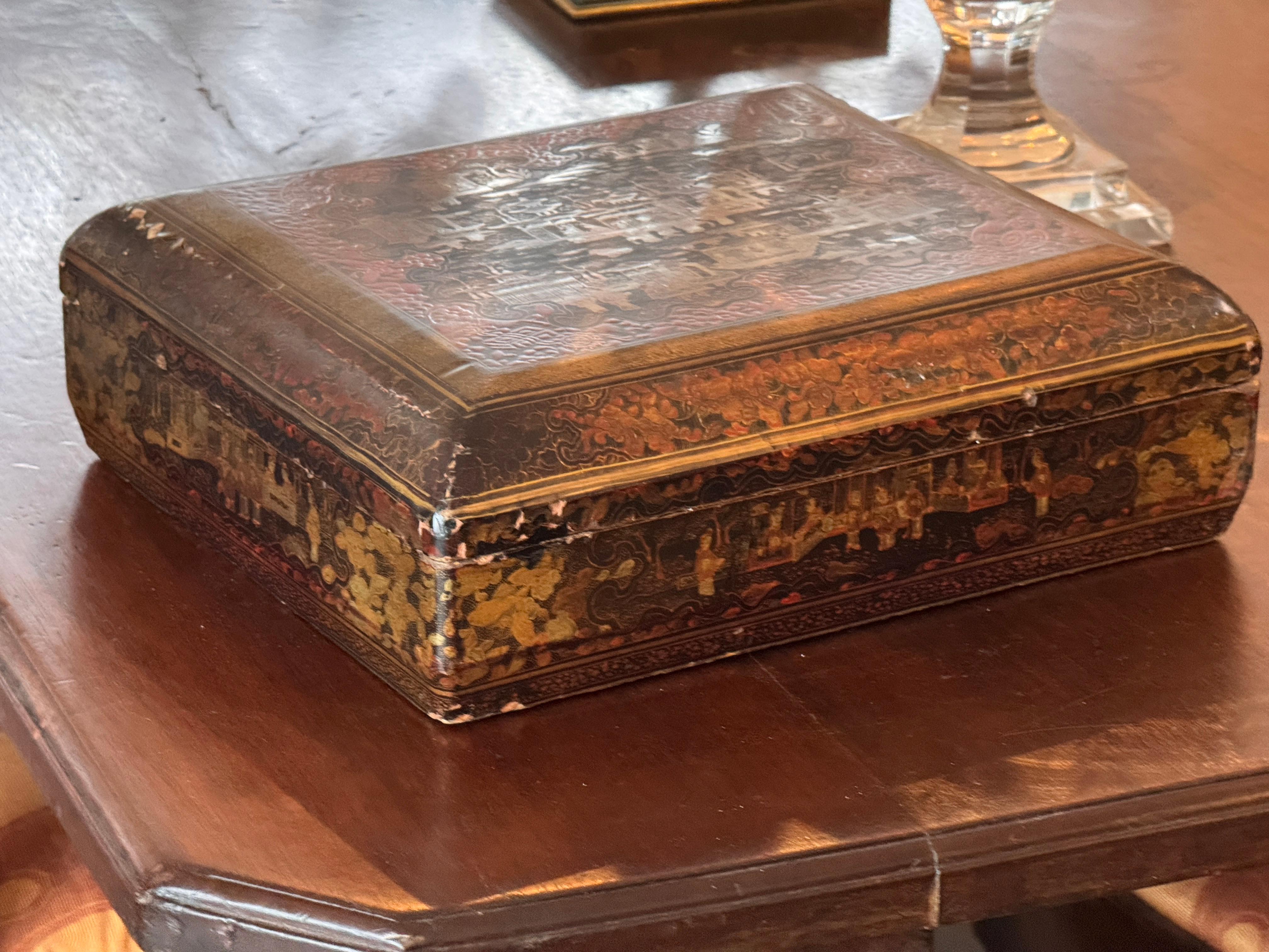 Chinoiserie Painted Lacquer Box With Figural and Floral Decoration im Angebot 1