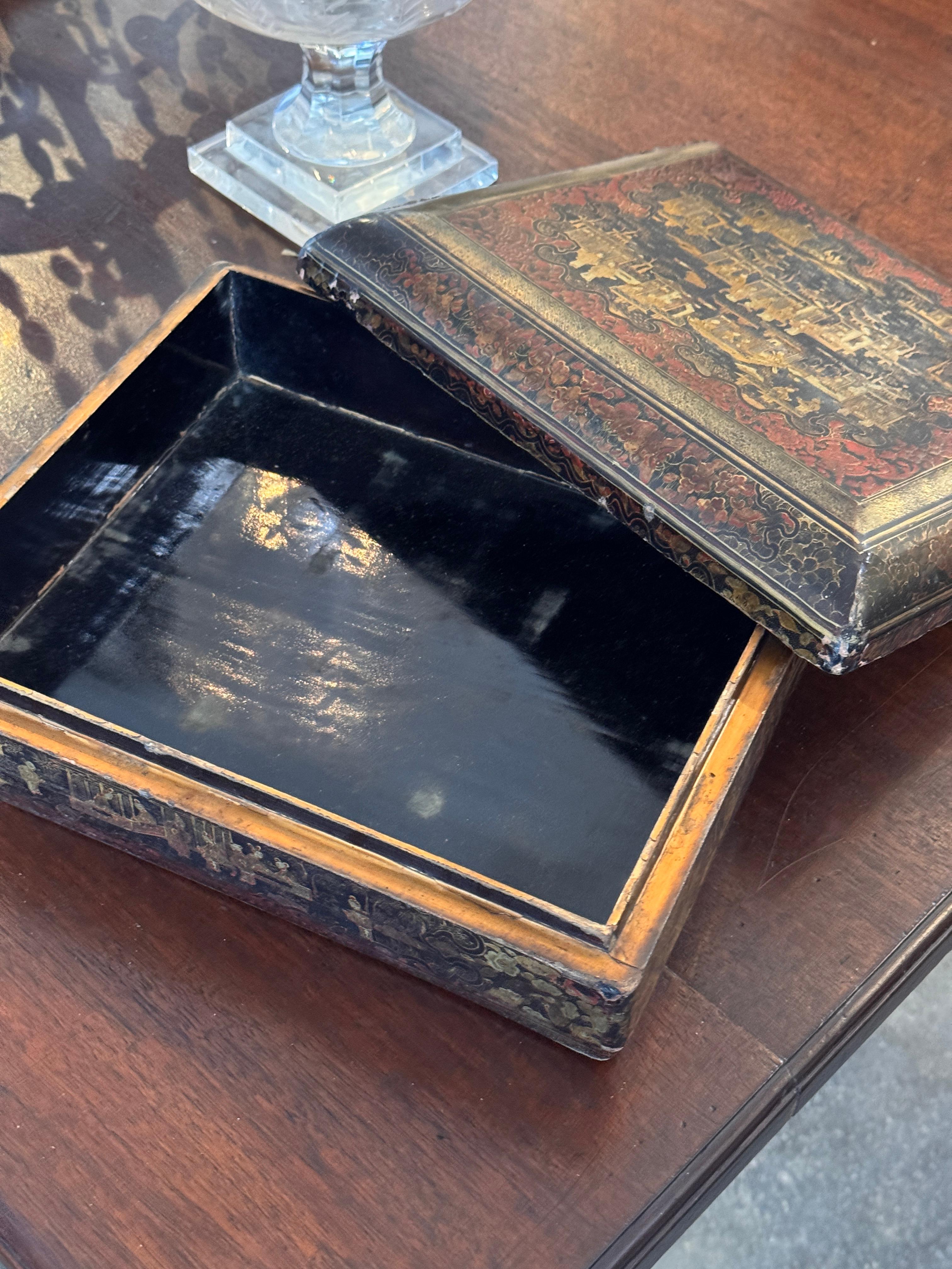 Chinoiserie Painted Lacquer Box With Figural and Floral Decoration im Angebot 2