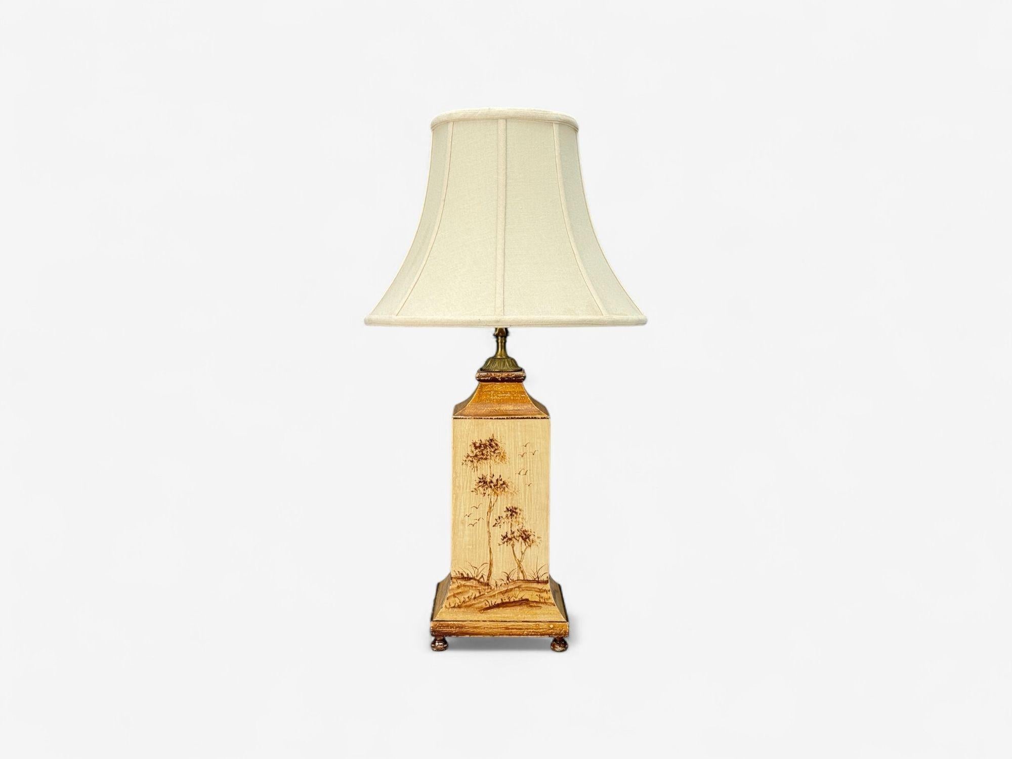 Metà XX secolo Lampada da tavolo in legno dipinto, ottone, cineseria, USA, anni '60 in vendita