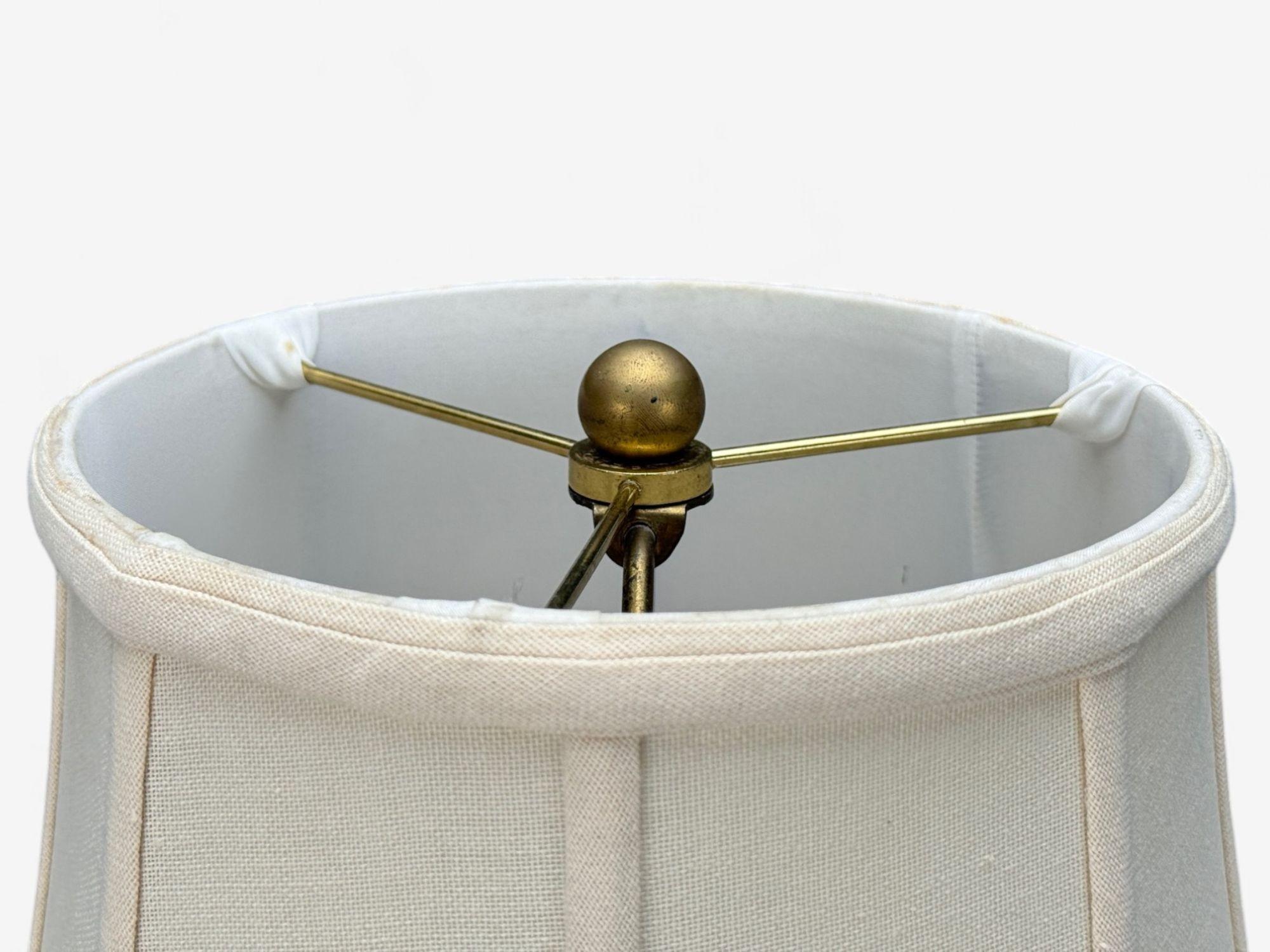 Ottone Lampada da tavolo in legno dipinto, ottone, cineseria, USA, anni '60 in vendita