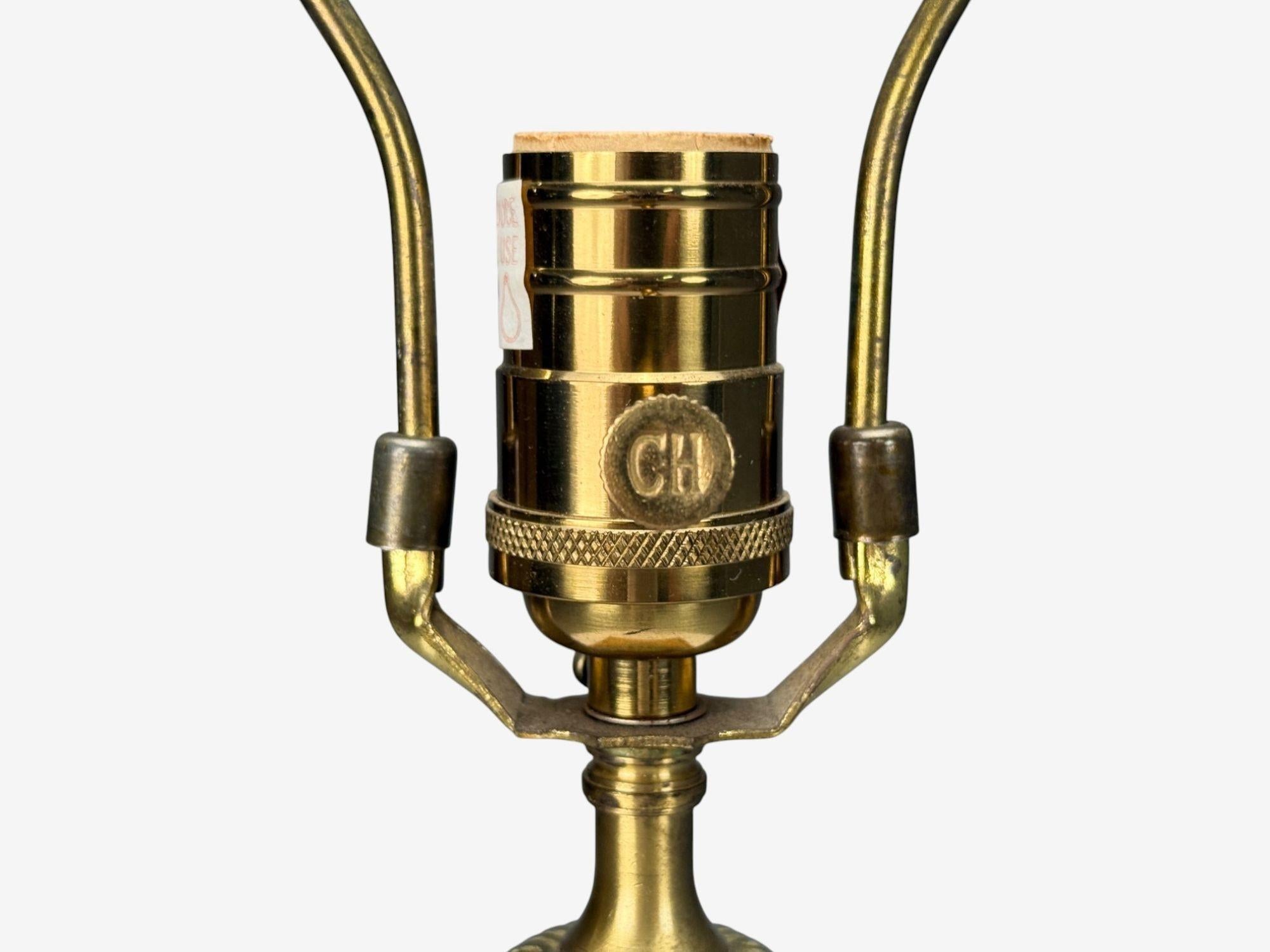 Lampada da tavolo in legno dipinto, ottone, cineseria, USA, anni '60 in vendita 2