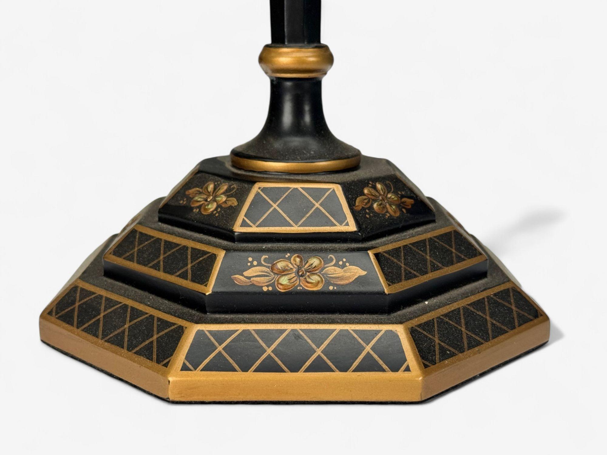 Lampade da tavolo cineserie, legno dipinto, dorato, ebanizzato, USA, anni '70 In condizioni buone in vendita a Manhasset, NY