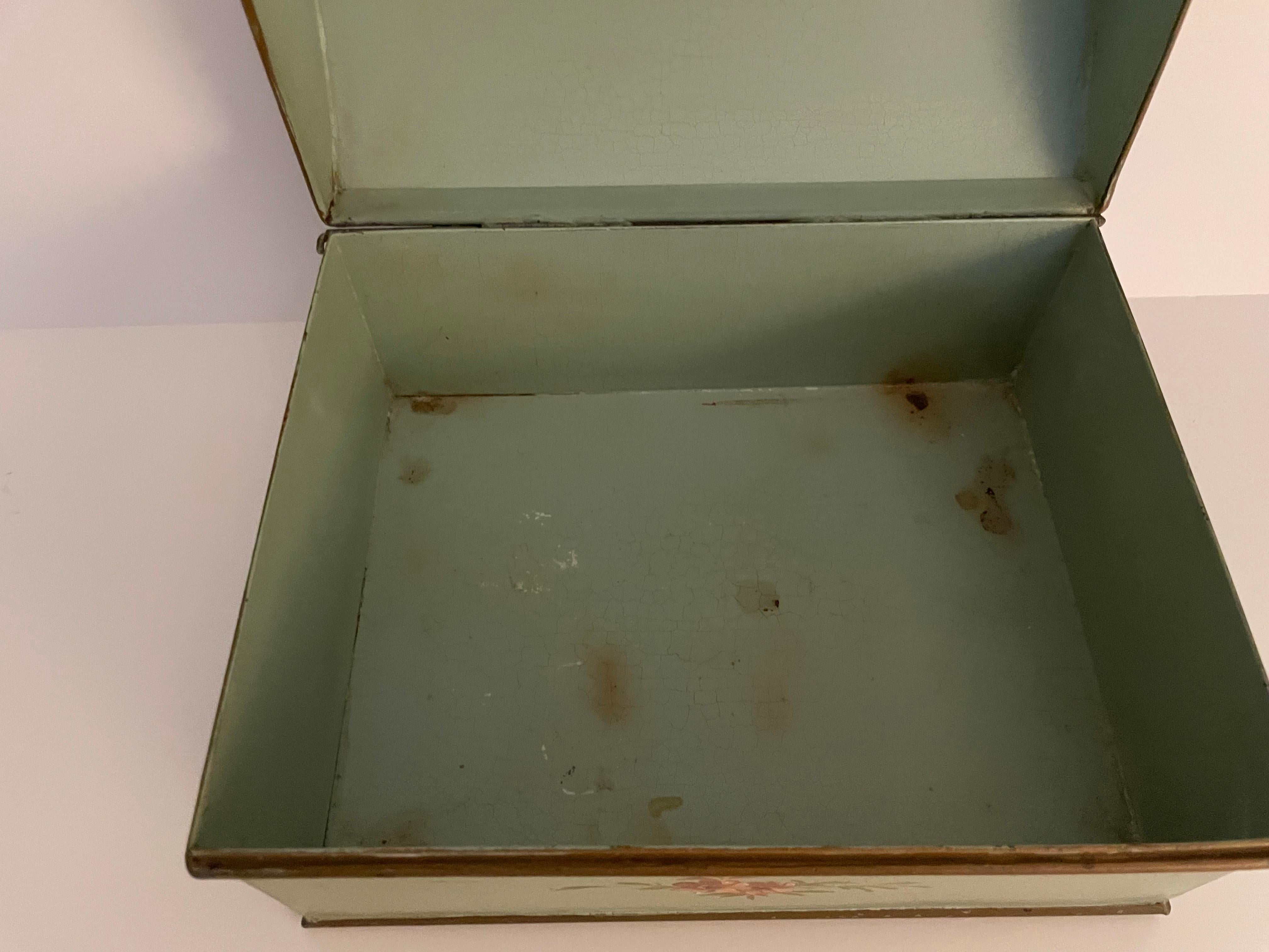 Chinoiserie Pale Green Tole Box with Hinged Lid For Sale 3