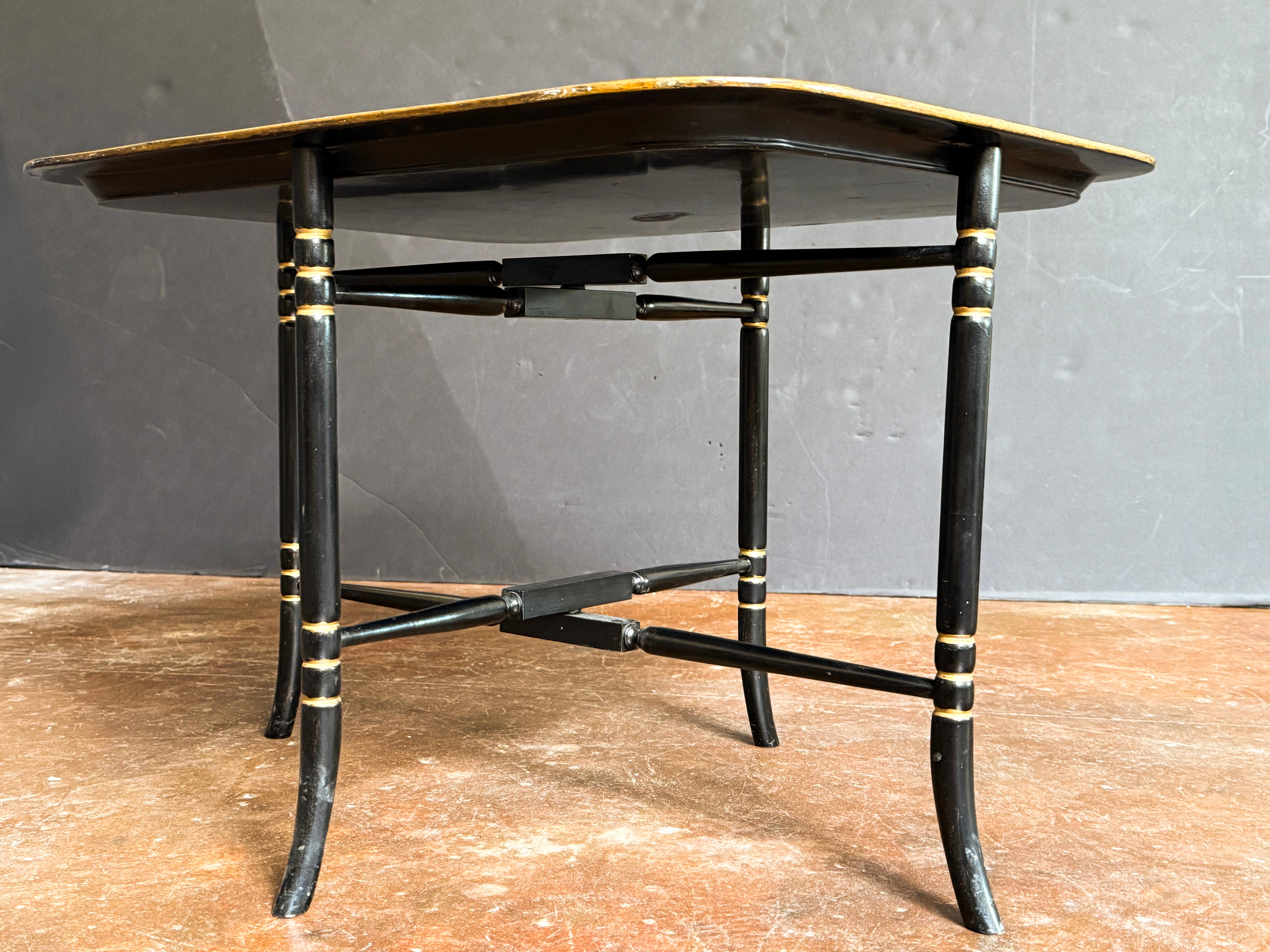 Chinoiserie Papier Mache Tray Table (Tray on Stand) from England en venta 5