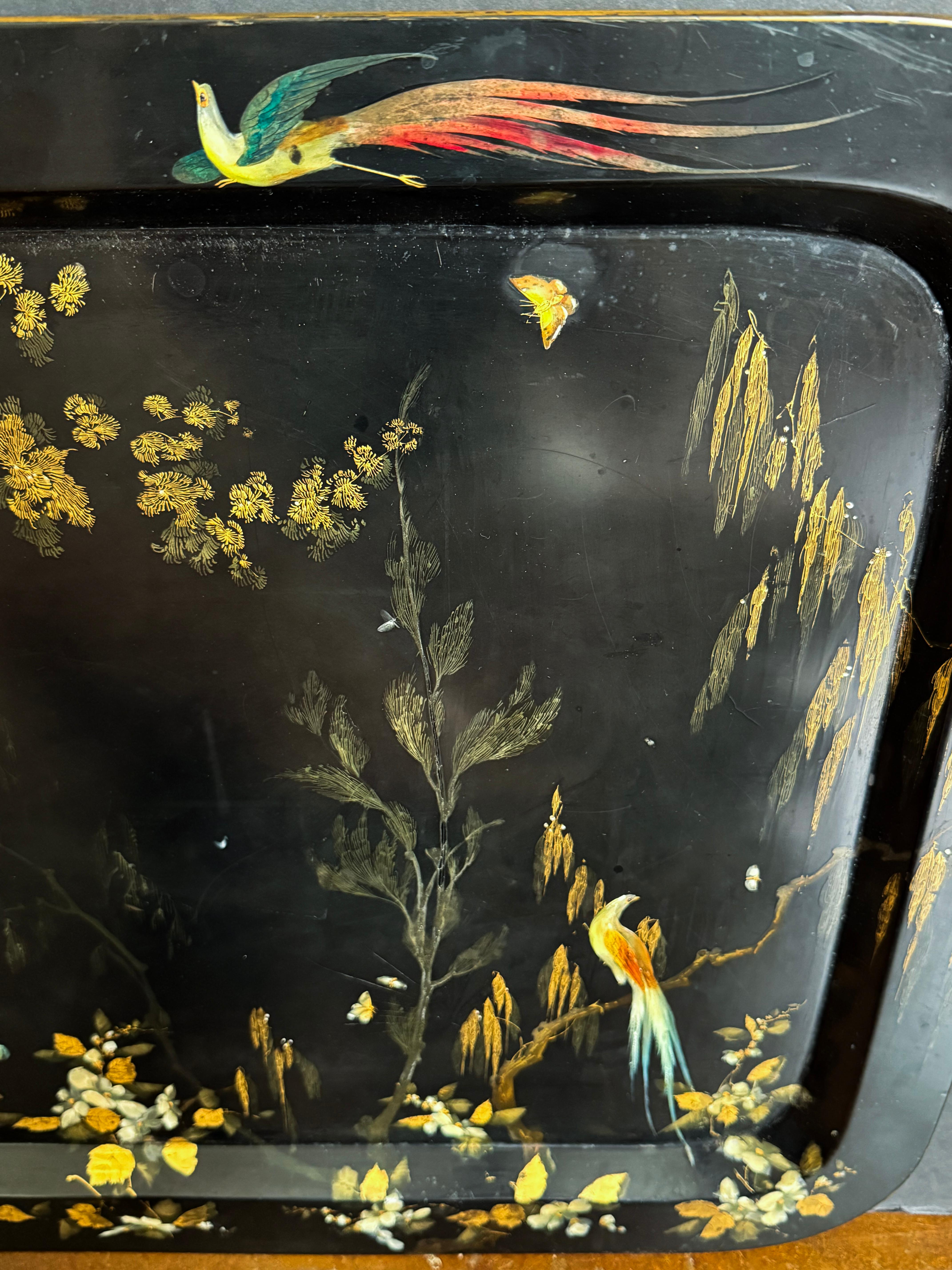 Chinoiserie Papier Mache Tray Table (Tray on Stand) from England en venta 10
